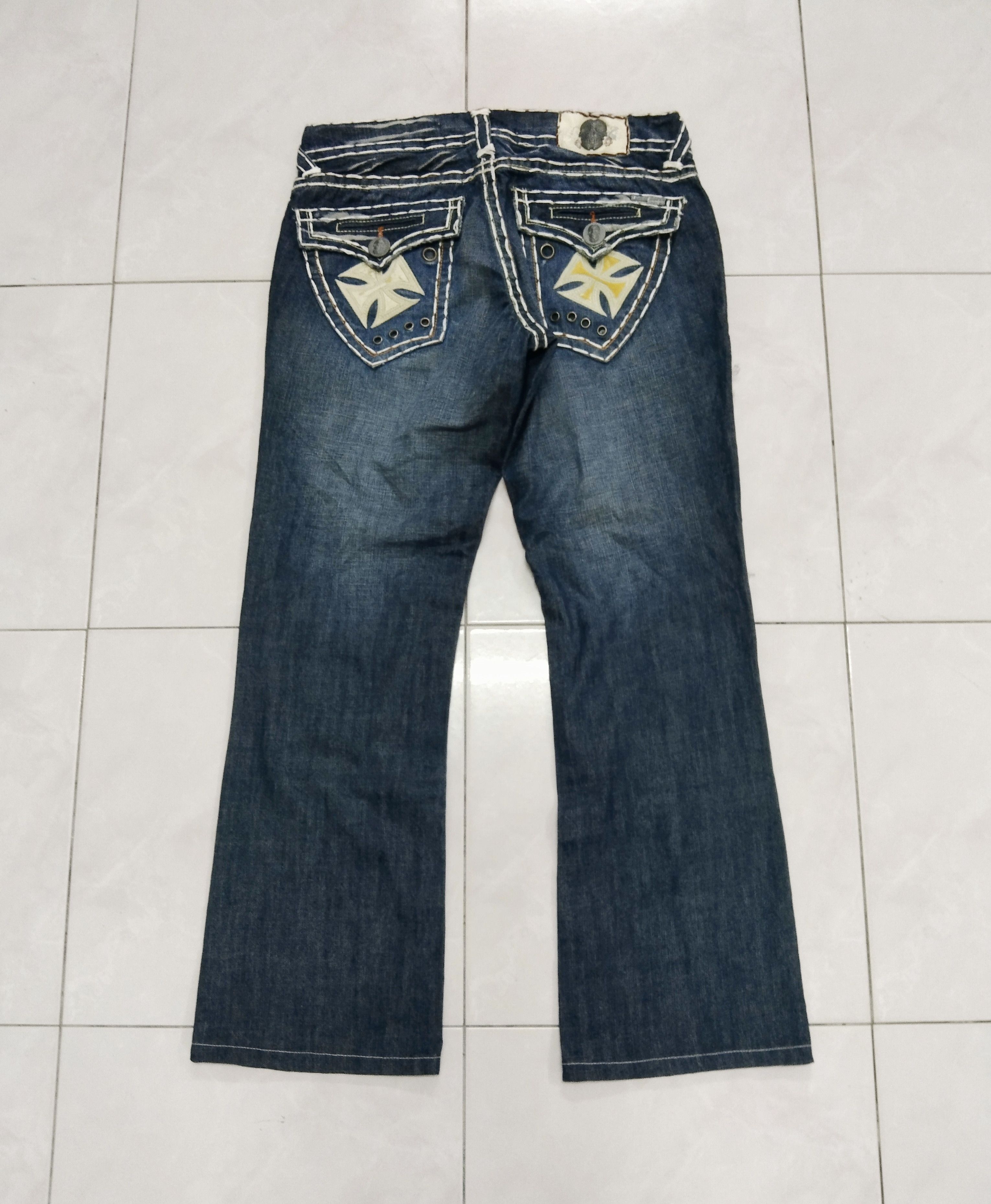 Japanese Brand THRASH RIPED LAGUNA BEACH DENIM PANTS Size US 33 - 3 Thumbnail