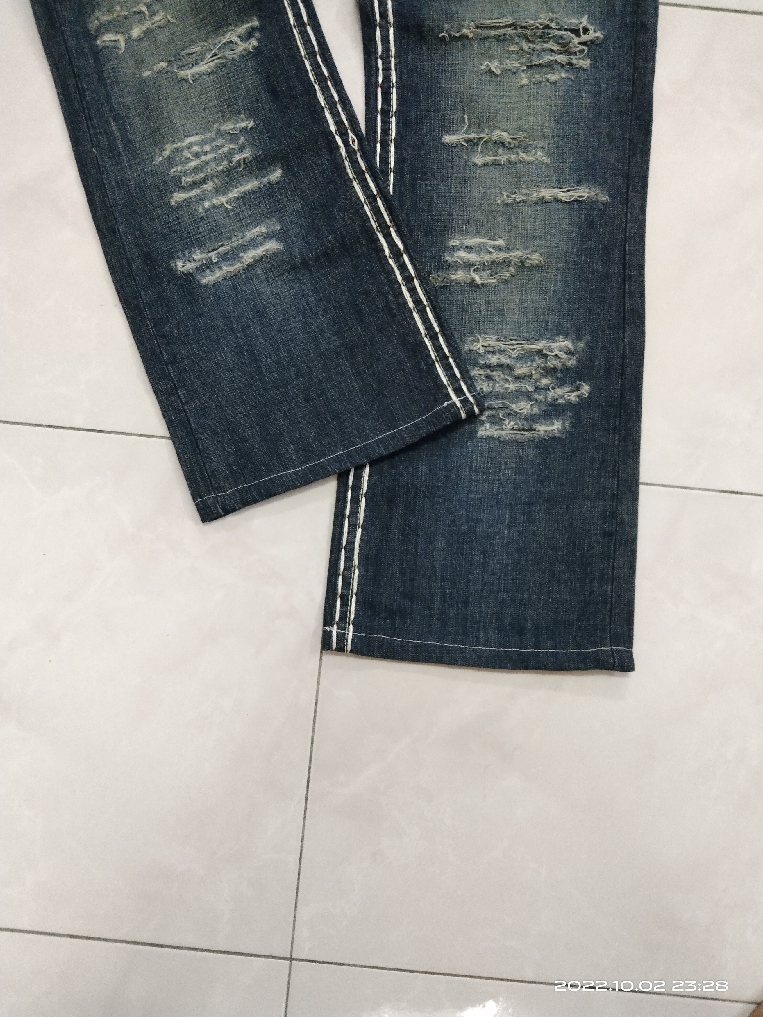 Japanese Brand THRASH RIPED LAGUNA BEACH DENIM PANTS Size US 33 - 9 Thumbnail
