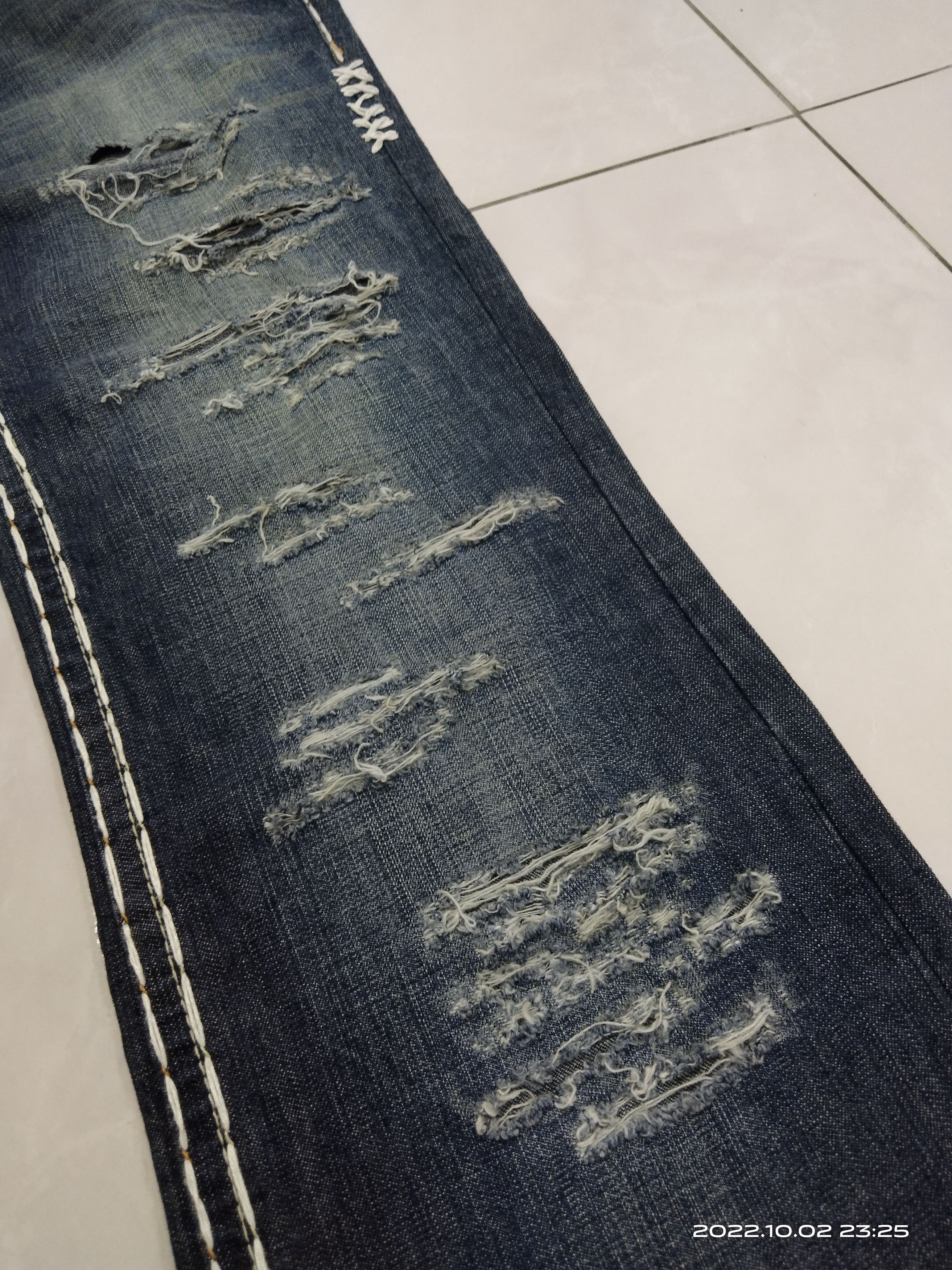 Japanese Brand THRASH RIPED LAGUNA BEACH DENIM PANTS Size US 33 - 7 Thumbnail