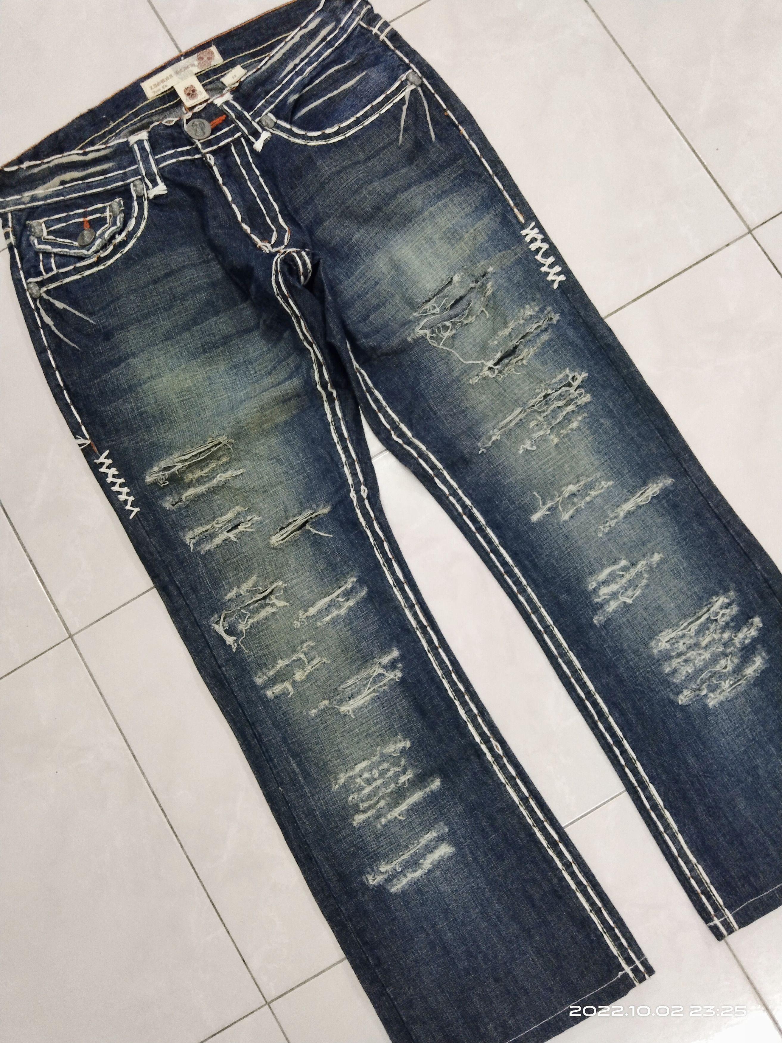 Japanese Brand THRASH RIPED LAGUNA BEACH DENIM PANTS Size US 33 - 4 Thumbnail