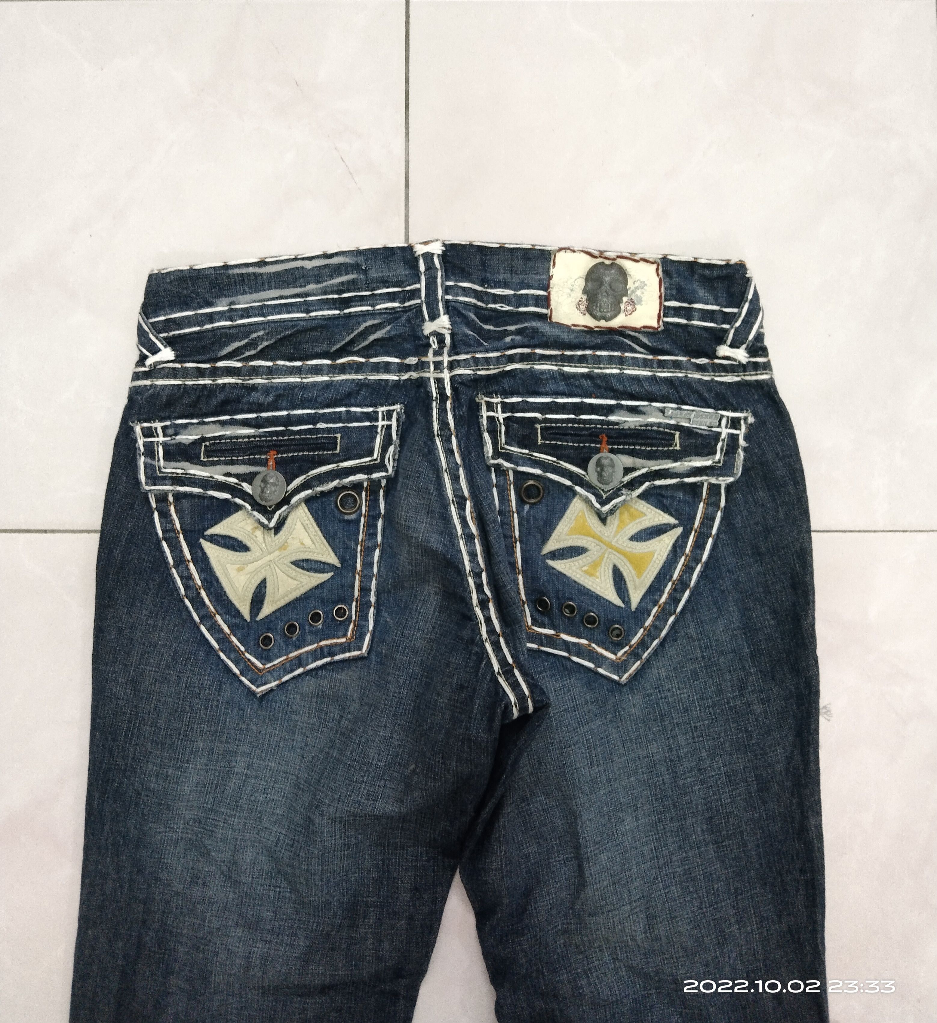 Japanese Brand THRASH RIPED LAGUNA BEACH DENIM PANTS Size US 33 - 6 Thumbnail