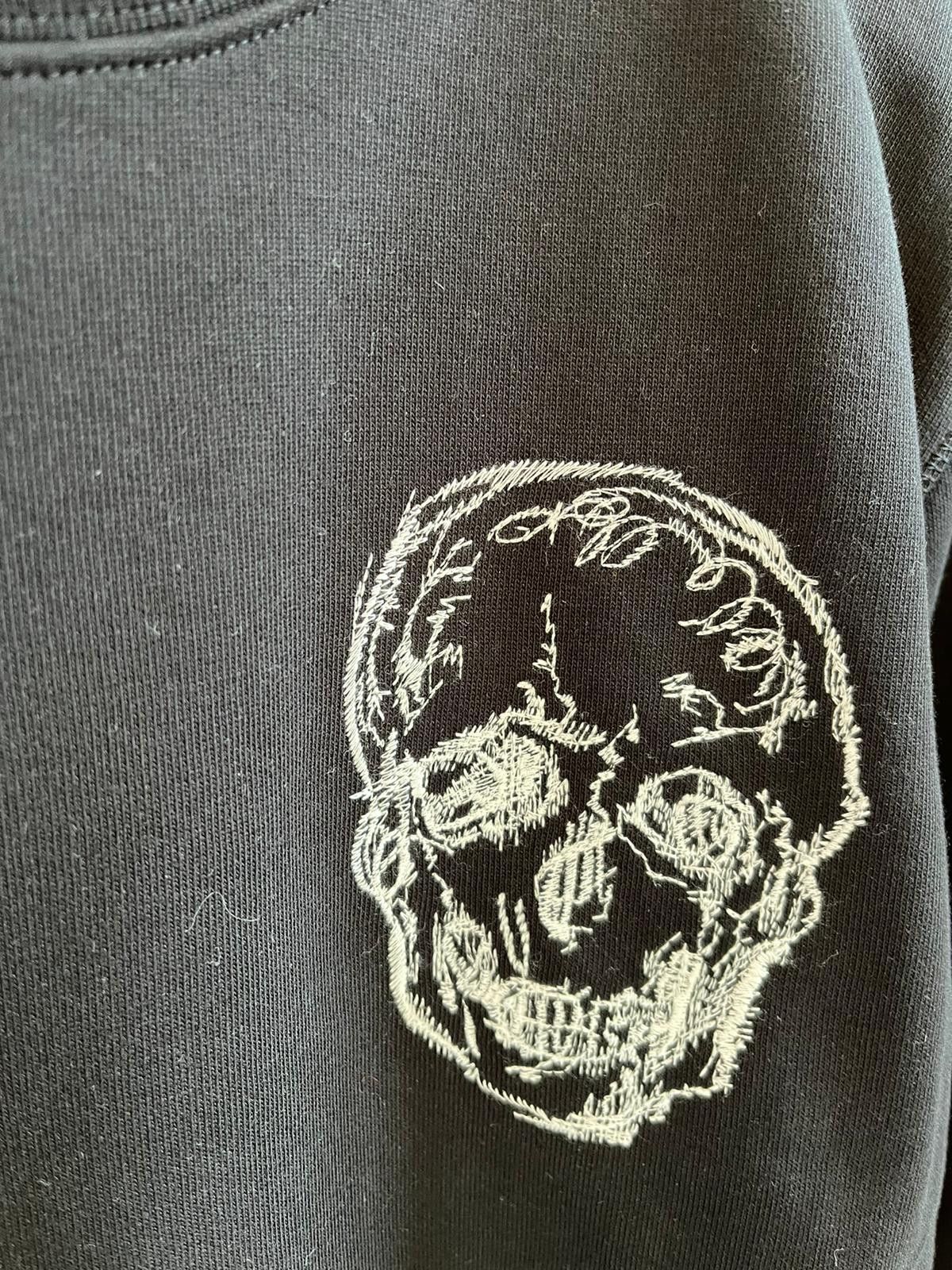 Alexander McQueen Skull Logo Crewneck in Black Size US M / EU 48-50 / 2 - 5 Thumbnail