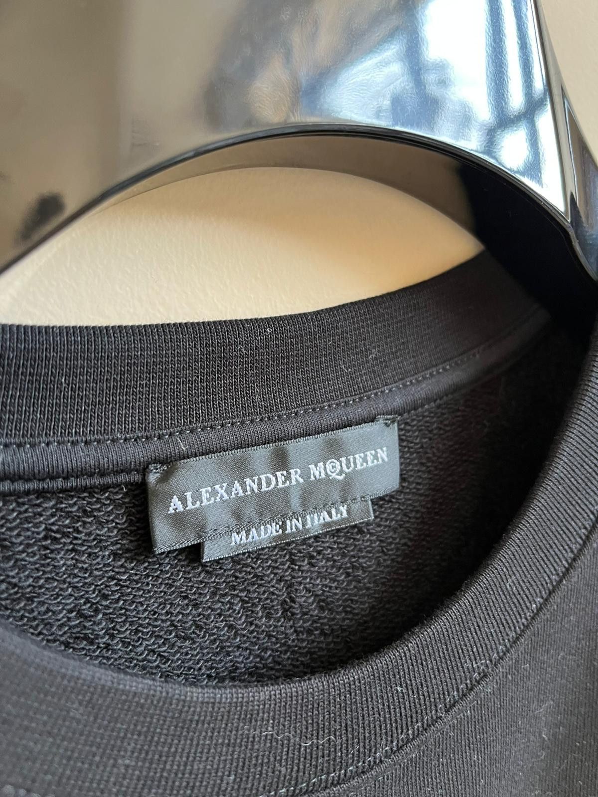 Alexander McQueen Skull Logo Crewneck in Black Size US M / EU 48-50 / 2 - 11 Thumbnail