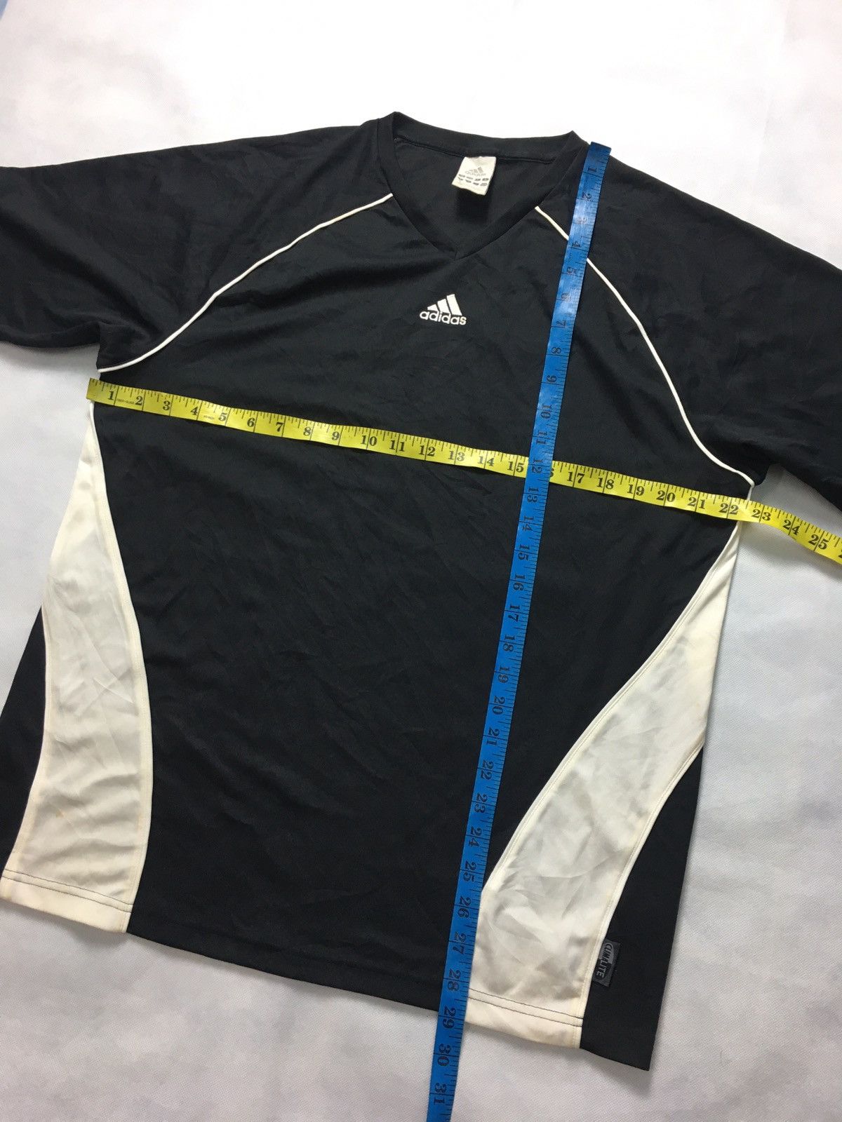 Adidas Vintage Y2k Adidas Centre Logo Embroidery Jersey Size US L / EU 52-54 / 3 - 9 Thumbnail
