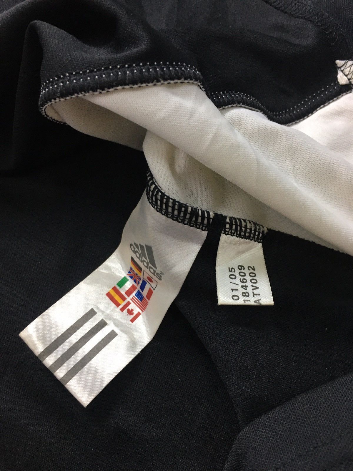 Adidas Vintage Y2k Adidas Centre Logo Embroidery Jersey Size US L / EU 52-54 / 3 - 7 Thumbnail