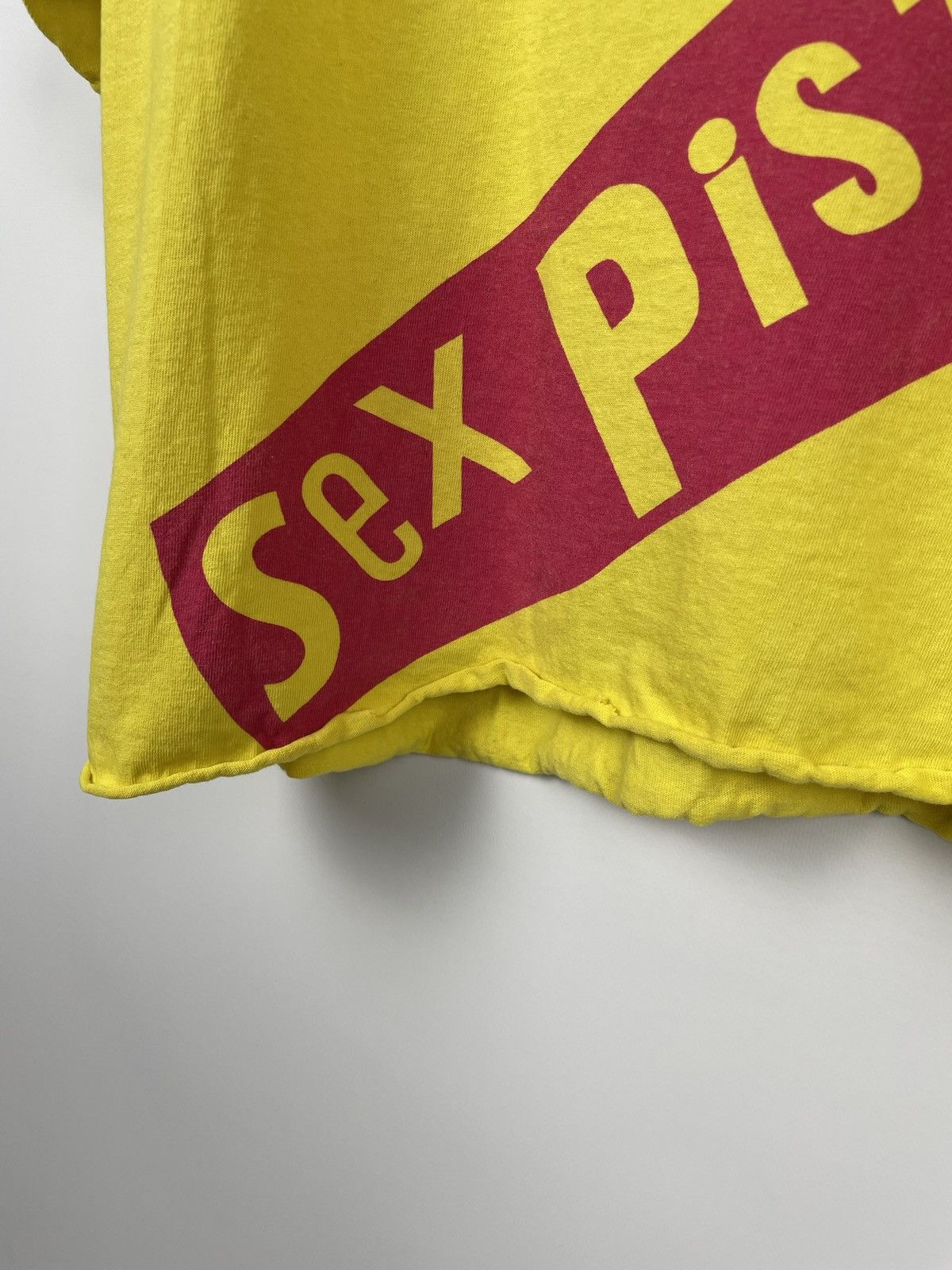 Band Tees × Vintage Vintage 00s Sex Pistols ‘Never Mind The Bollocks’ Band Tee Size US XL / EU 56 / 4 - 3 Thumbnail