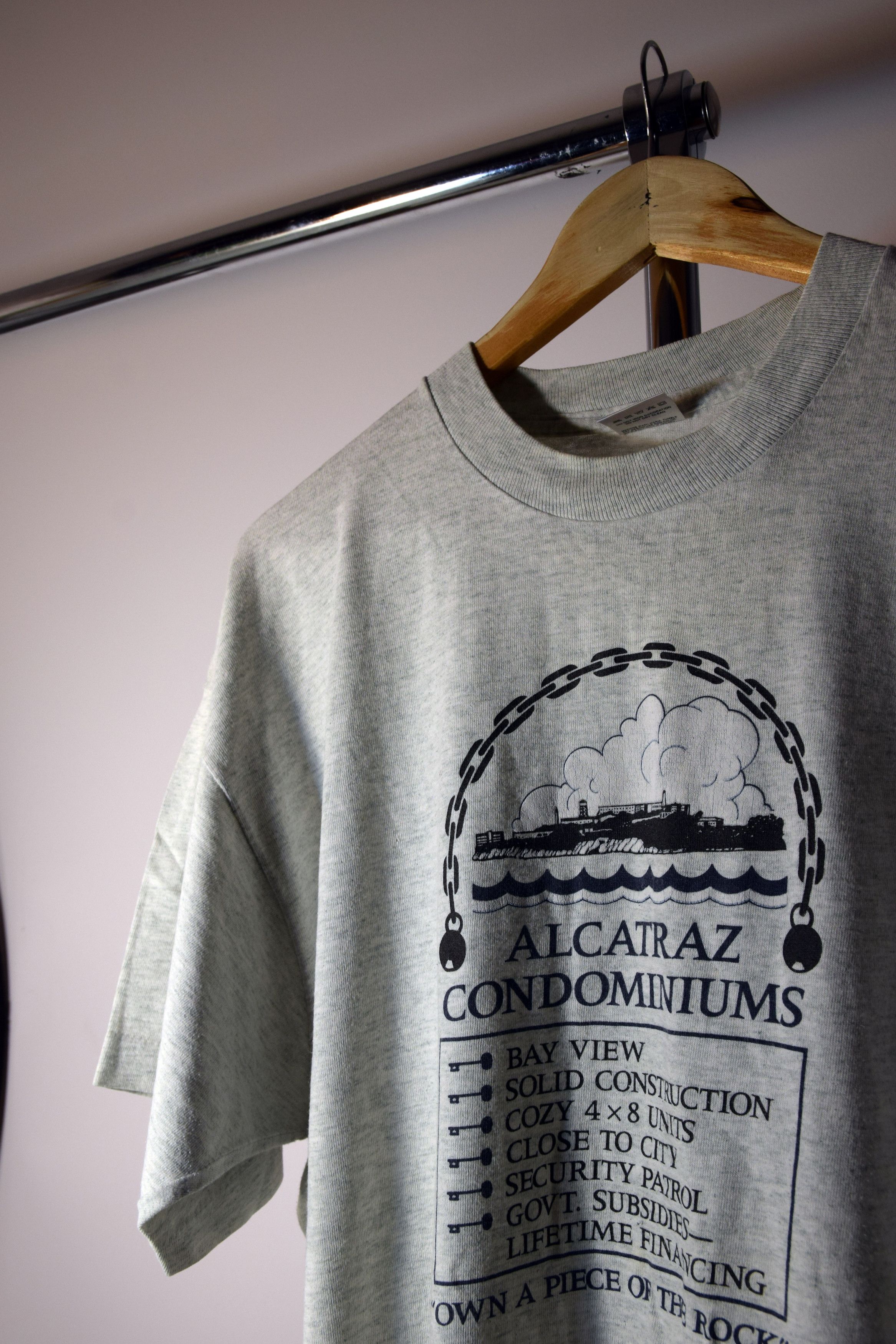 Fruit Of The Loom × Vintage 90s FOTL ALCATRAZ VINTAGE T-SHIRT XL USA Size US XL / EU 56 / 4 - 3 Thumbnail