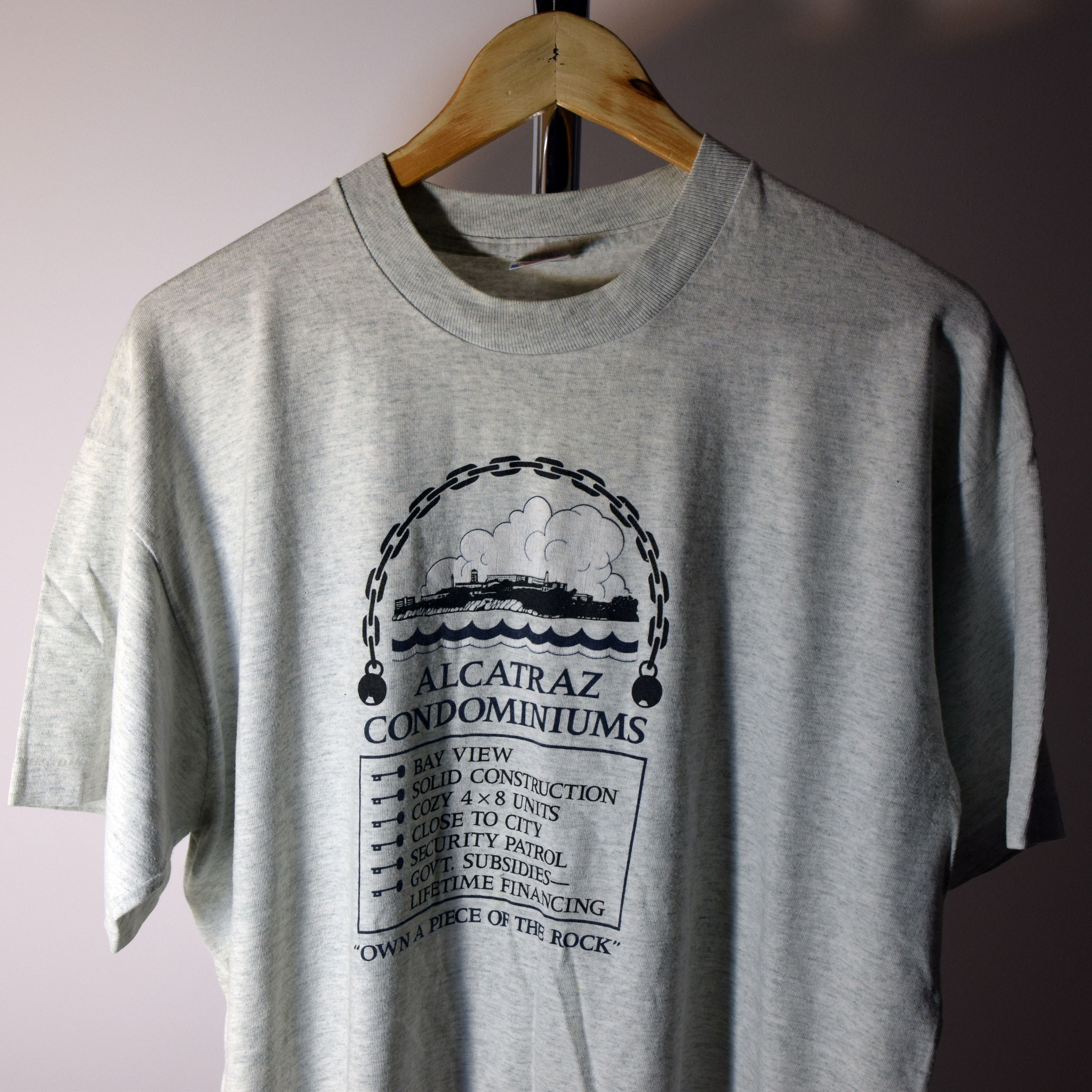 Fruit Of The Loom × Vintage 90s FOTL ALCATRAZ VINTAGE T-SHIRT XL USA Size US XL / EU 56 / 4 - 2 Thumbnail