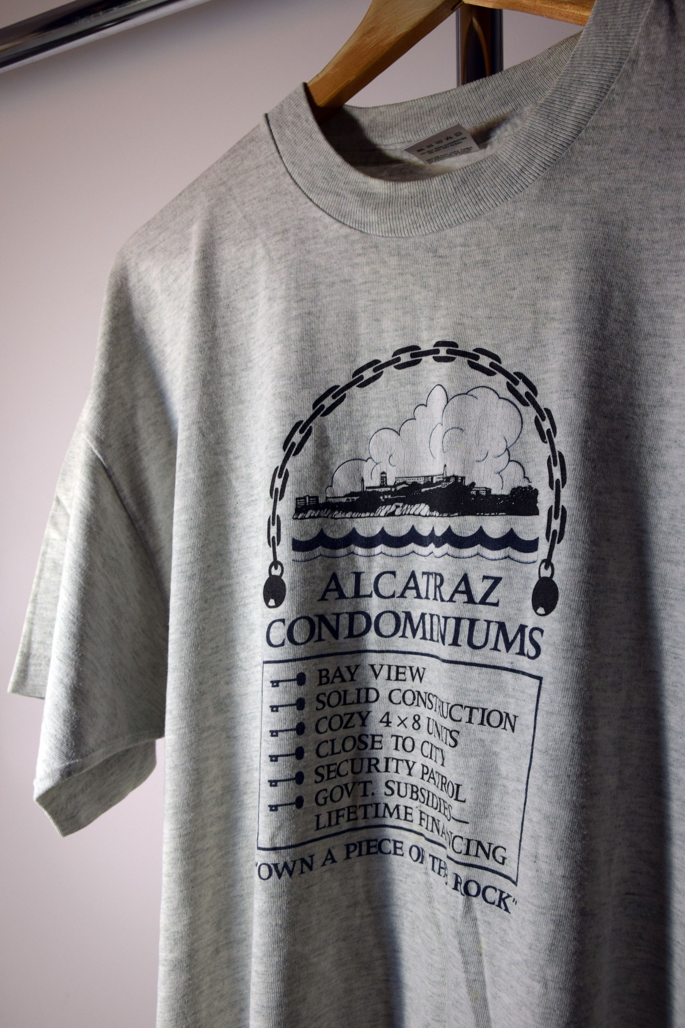 Fruit Of The Loom × Vintage 90s FOTL ALCATRAZ VINTAGE T-SHIRT XL USA Size US XL / EU 56 / 4 - 6 Thumbnail