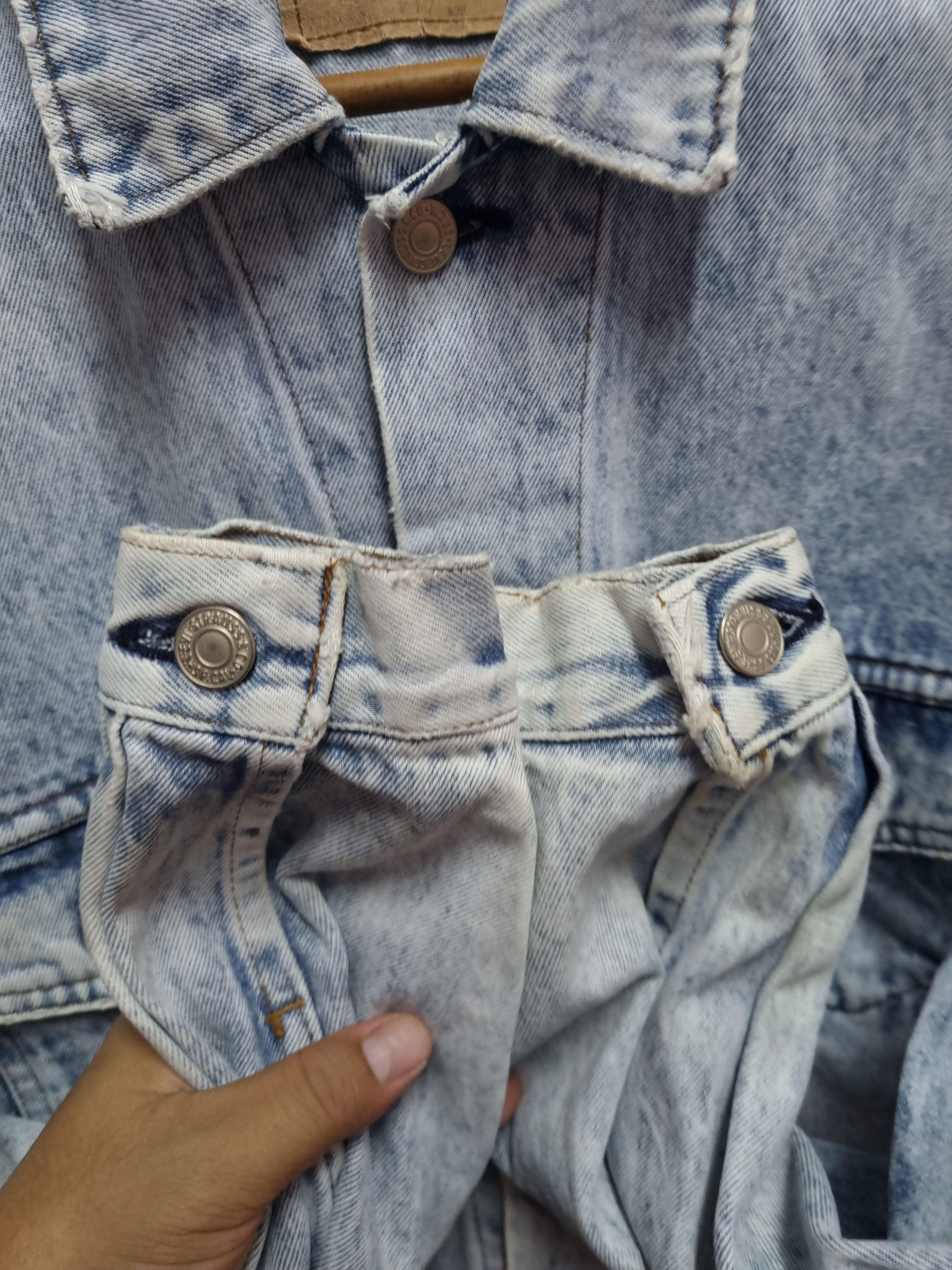Levi's Vintage Clothing Levis Trucker Jacket Acid Wash Vintage Distress Size US L / EU 52-54 / 3 - 10 Thumbnail