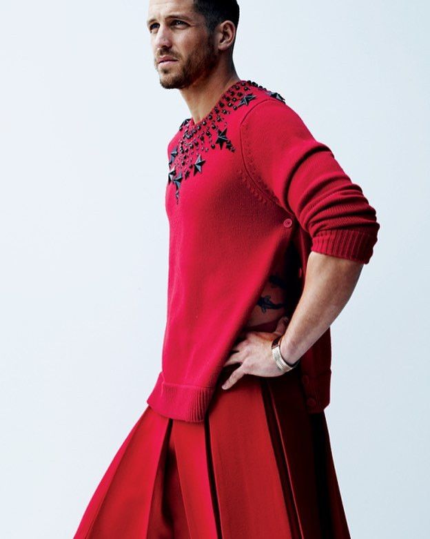 Givenchy Red Swarovski Beads and Stars Sweater Size US M / EU 48-50 / 2 - 6 Thumbnail