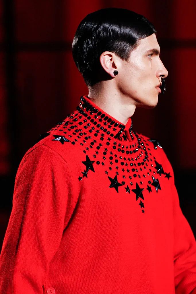 Givenchy Red Swarovski Beads and Stars Sweater Size US M / EU 48-50 / 2 - 3 Thumbnail