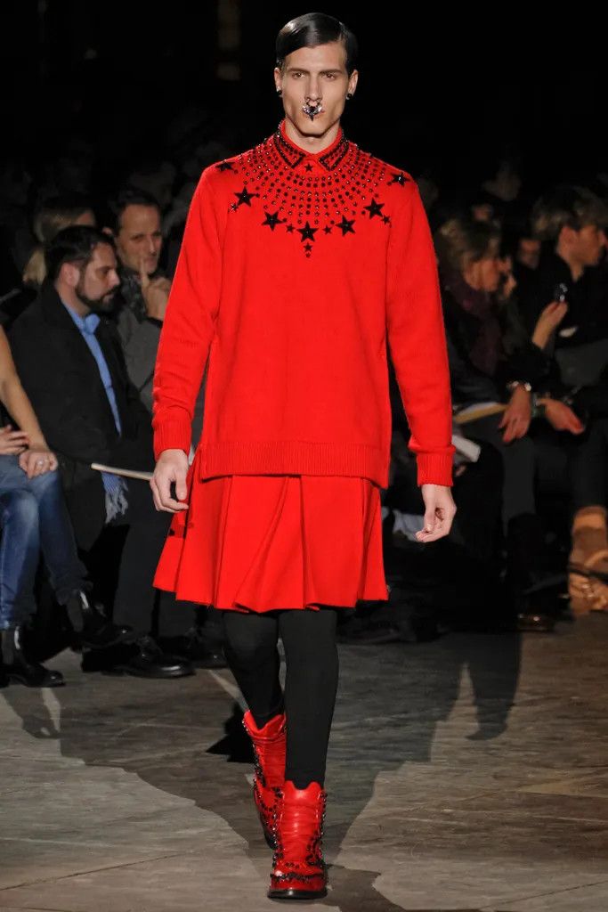Givenchy Red Swarovski Beads and Stars Sweater Size US M / EU 48-50 / 2 - 4 Thumbnail