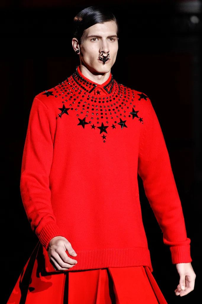 Givenchy Red Swarovski Beads and Stars Sweater Size US M / EU 48-50 / 2 - 2 Thumbnail