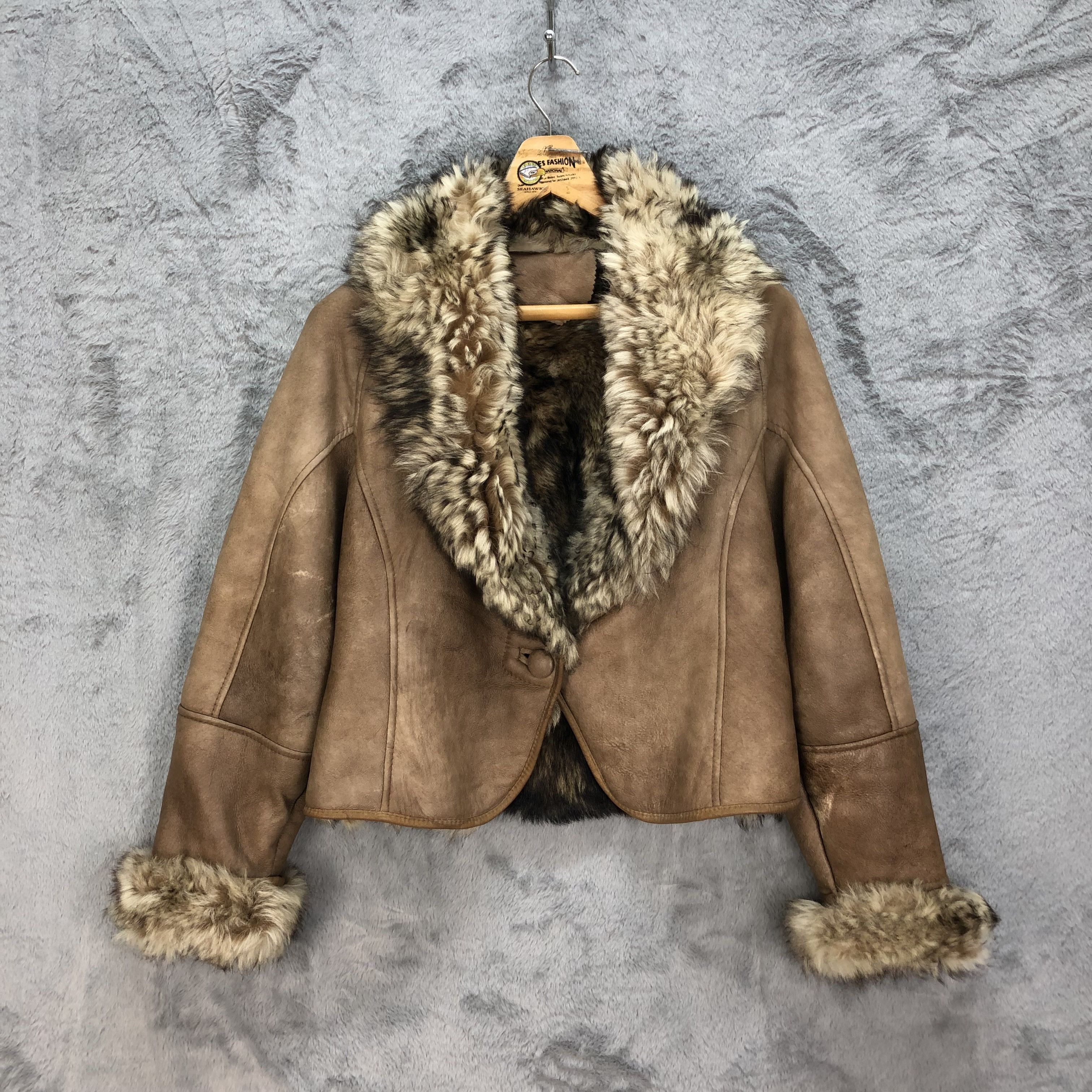 Vintage 90's Sheepskin Fur Suede Leather Jacket #5344-185 Size XS / US 0-2 / IT 36-38 - 1 Thumbnail