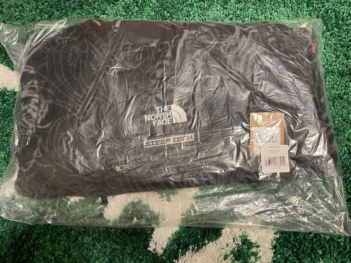 Supreme x TNF Steep Tech Fleece Pullover