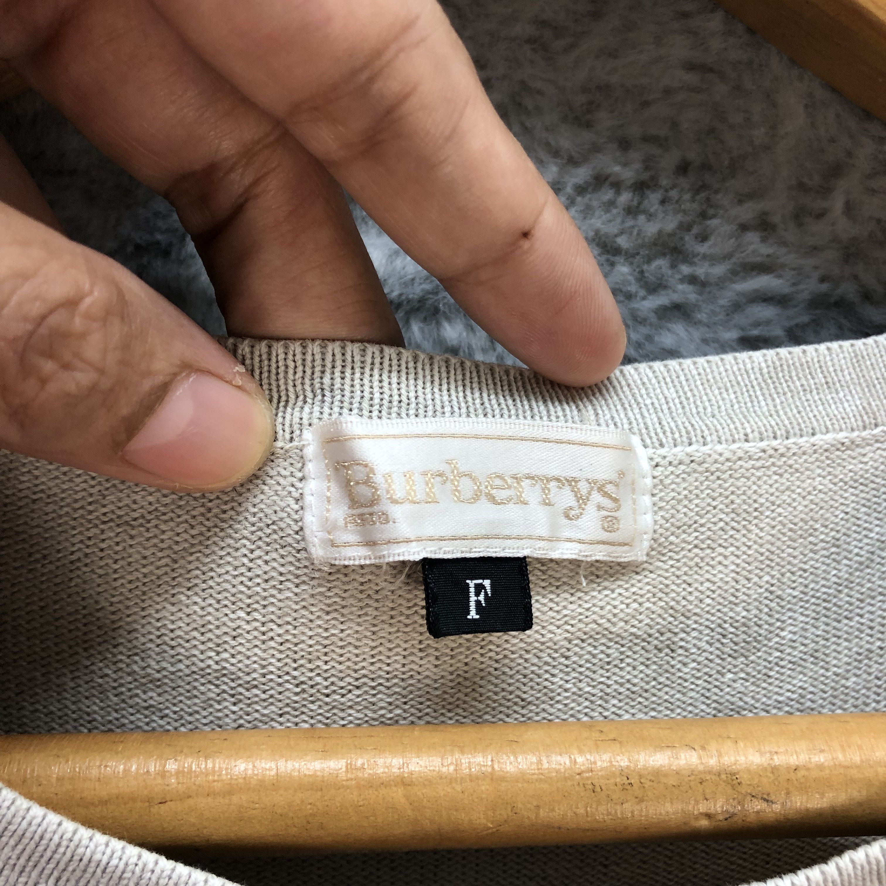 Burberry BURBERRYS' SHORT SLEEVE CROPPED SWEATER #6988-104 Size M / US 6-8 / IT 42-44 - 7 Thumbnail