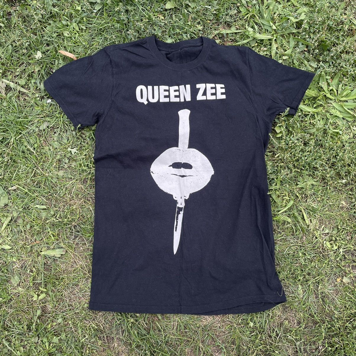 Vintage Vintage Y2K Queen Zee Graphic Tee Underground Horror Punk M Size US M / EU 48-50 / 2 - 1 Thumbnail