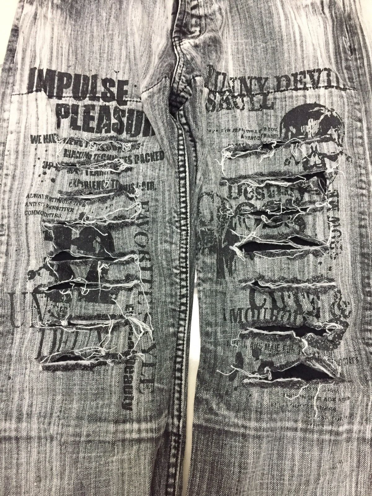 Other Distressed Devil Skull Jeans Size US 31 - 7 Thumbnail