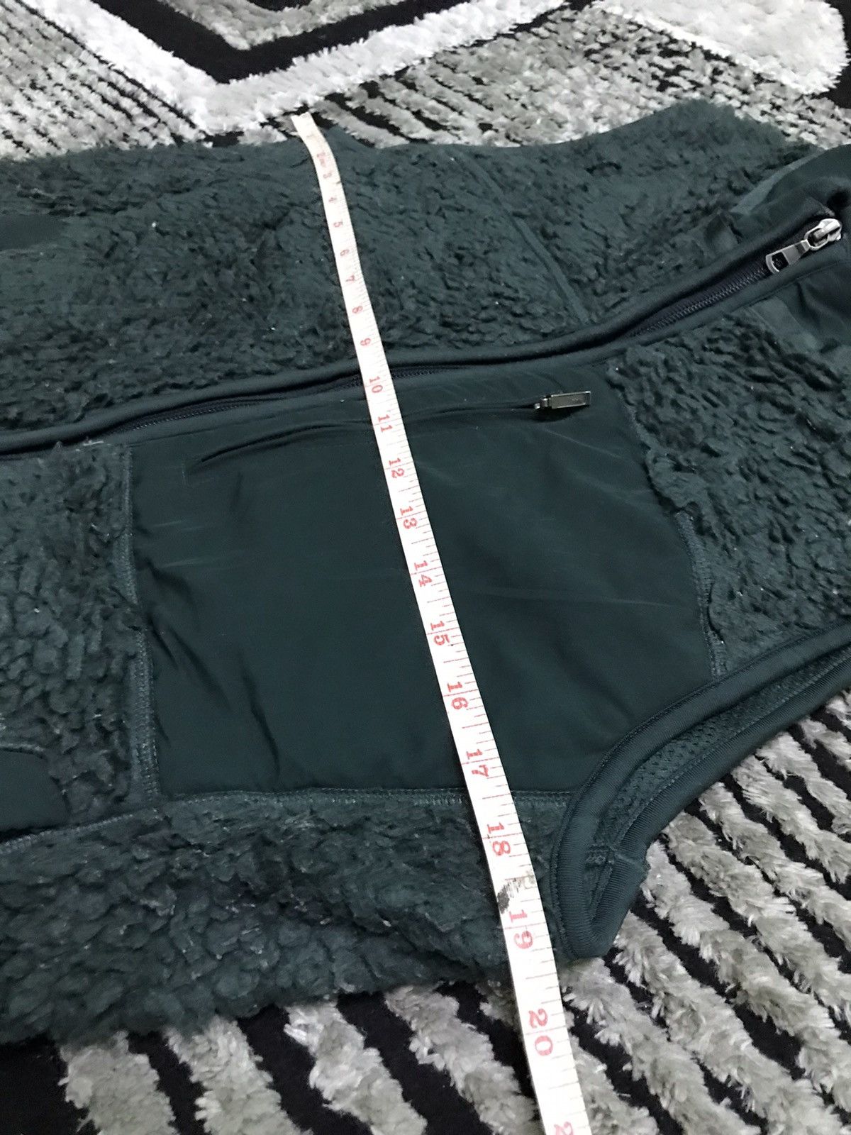 Uniqlo Uniqlo dark green Fleece vest Size US L / EU 52-54 / 3 - 5 Thumbnail