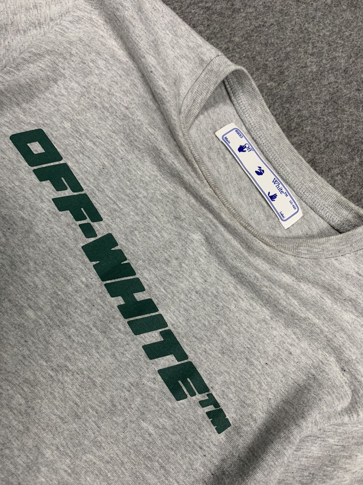 Off-White Off-white long sleeve logo print and rear worker print. Size US XS / EU 42 / 0 - 5 Thumbnail