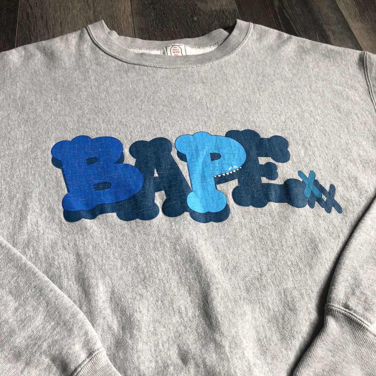 RARE OG A BATHING APE BAPE KAWS CHOMP GRAPHIC LOGO CREWNECK