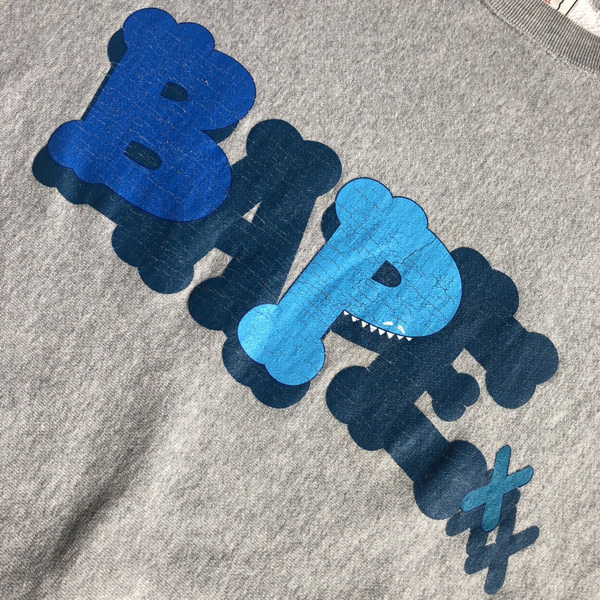 Bape × Kaws RARE OG A BATHING APE BAPE KAWS CHOMP GRAPHIC LOGO CREWNECK Size US L / EU 52-54 / 3 - 3 Thumbnail