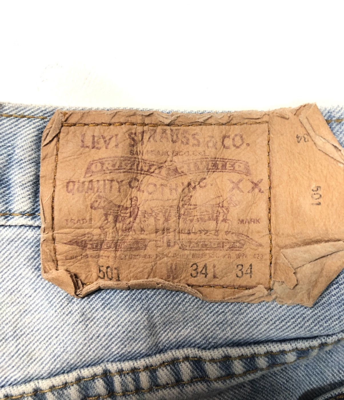 Levi's × Vintage VINTAGE 1993 LEVI’S 501 BLUE WASH DISTRESSED DENIM USA 🇺🇸 Size US 33 - 11 Thumbnail