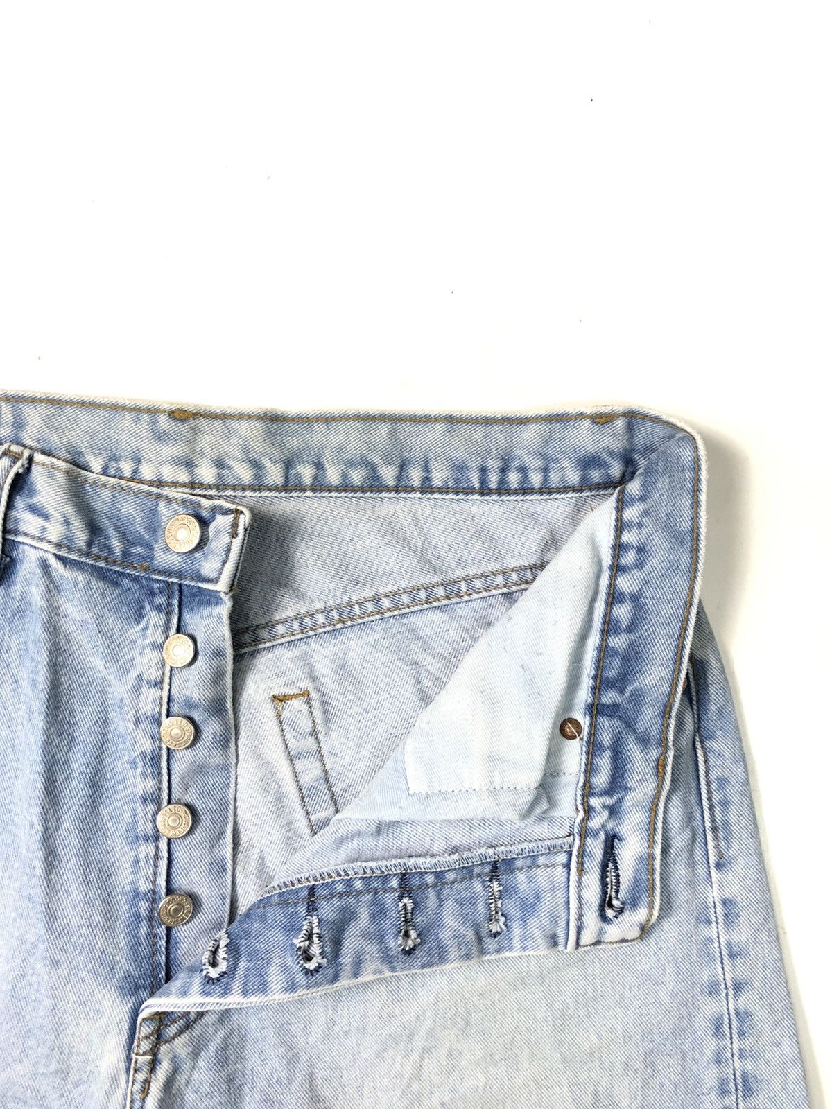 Levi's × Vintage VINTAGE 1993 LEVI’S 501 BLUE WASH DISTRESSED DENIM USA 🇺🇸 Size US 33 - 6 Thumbnail
