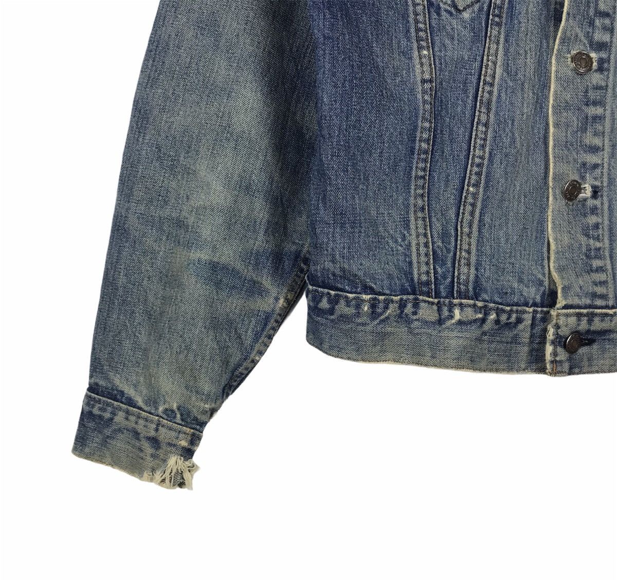 Levi's Vintage Clothing Vtg 80s distressed Levis trucker denim jacket Size US M / EU 48-50 / 2 - 5 Thumbnail