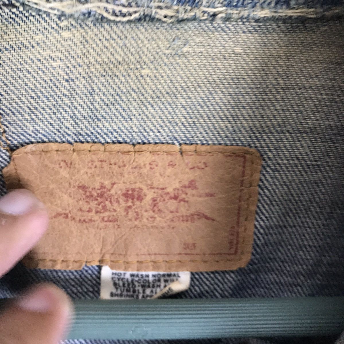 Levi's Vintage Clothing Vtg 80s distressed Levis trucker denim jacket Size US M / EU 48-50 / 2 - 10 Thumbnail