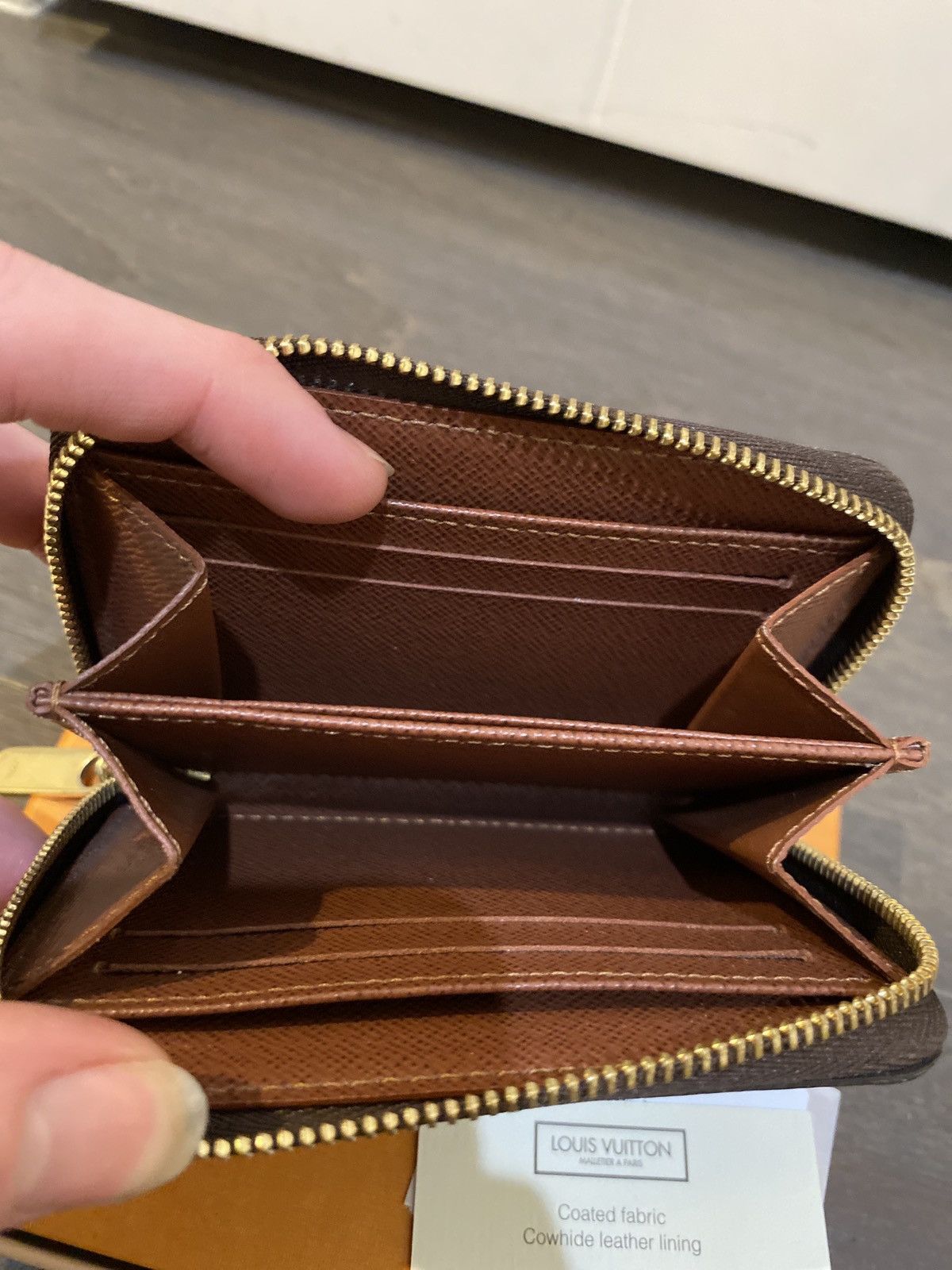 Louis Vuitton Louis Vuitton Monogram Wallet Size ONE SIZE - 4 Thumbnail