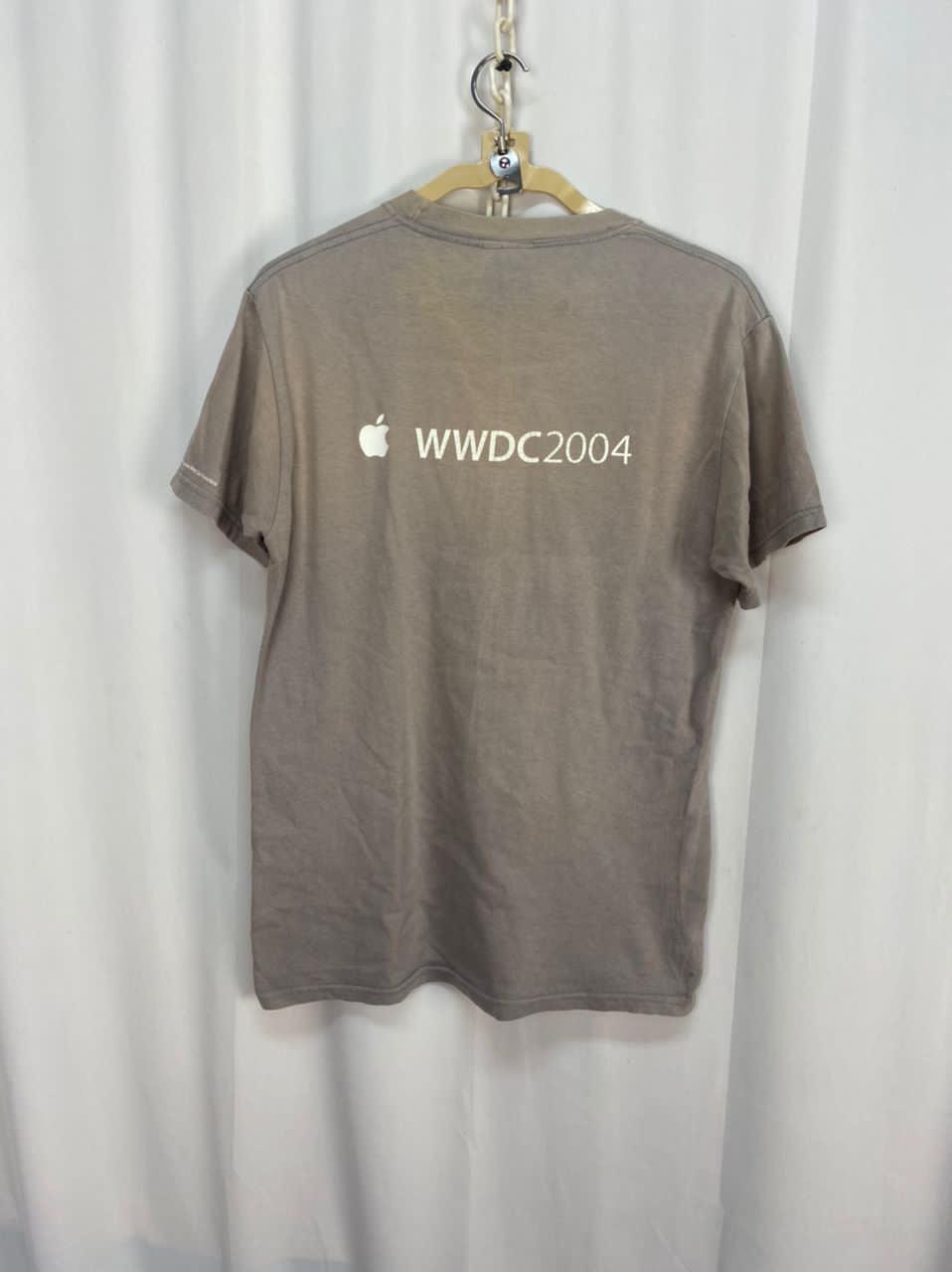 Apple × Hanes × Vintage Vintage y2k apple wwdc2004 distressed tshirt by Hanes Size US S / EU 44-46 / 1 - 8 Thumbnail