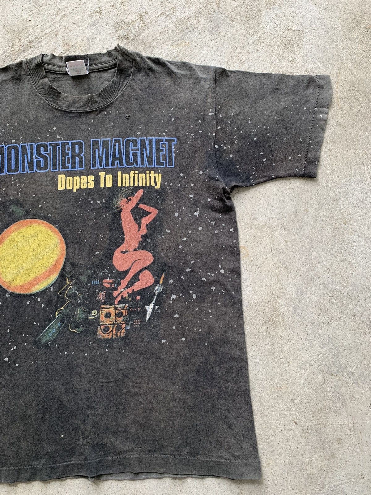 Band Tees Vtg 90s Thrashed Faded Monster Magnet Dopes To Infinity Size US M / EU 48-50 / 2 - 4 Thumbnail