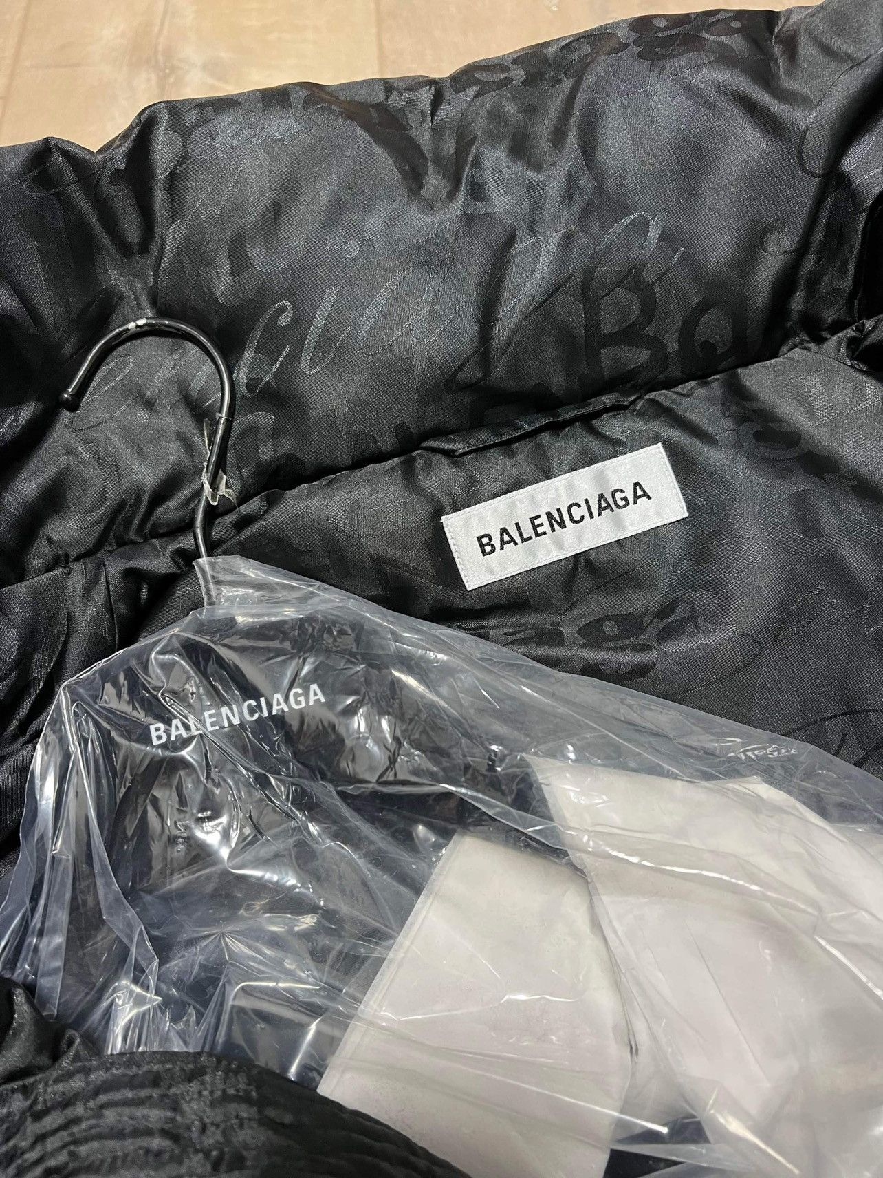 Balenciaga Balenciaga Swing Logo Puffer Jacket Size XXS / US 00 / IT 34 - 10 Thumbnail