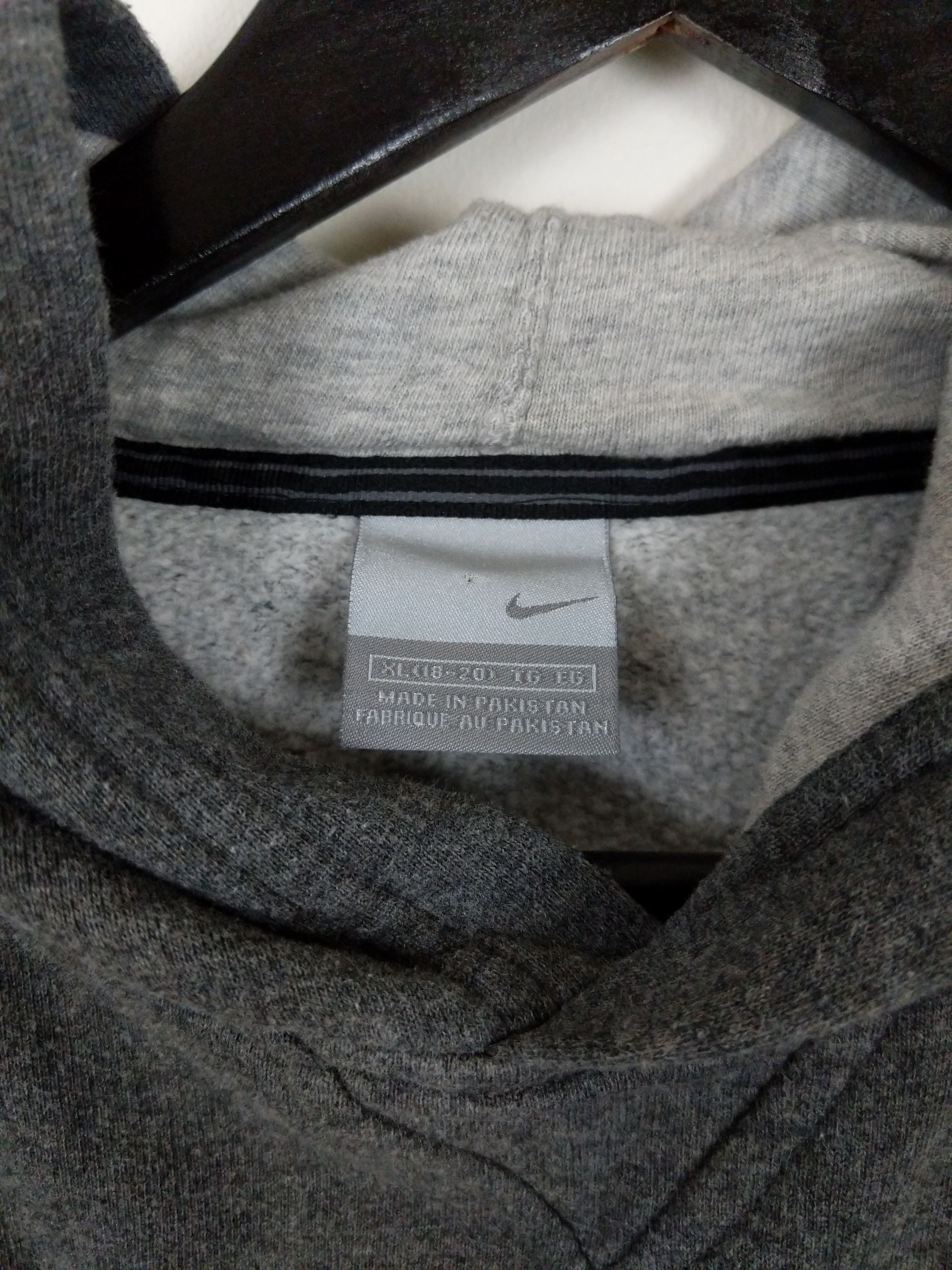 Nike Vintage Y2K Nike Embroidered Flames Sleeve Logo Hoodie Size US S / EU 44-46 / 1 - 3 Thumbnail