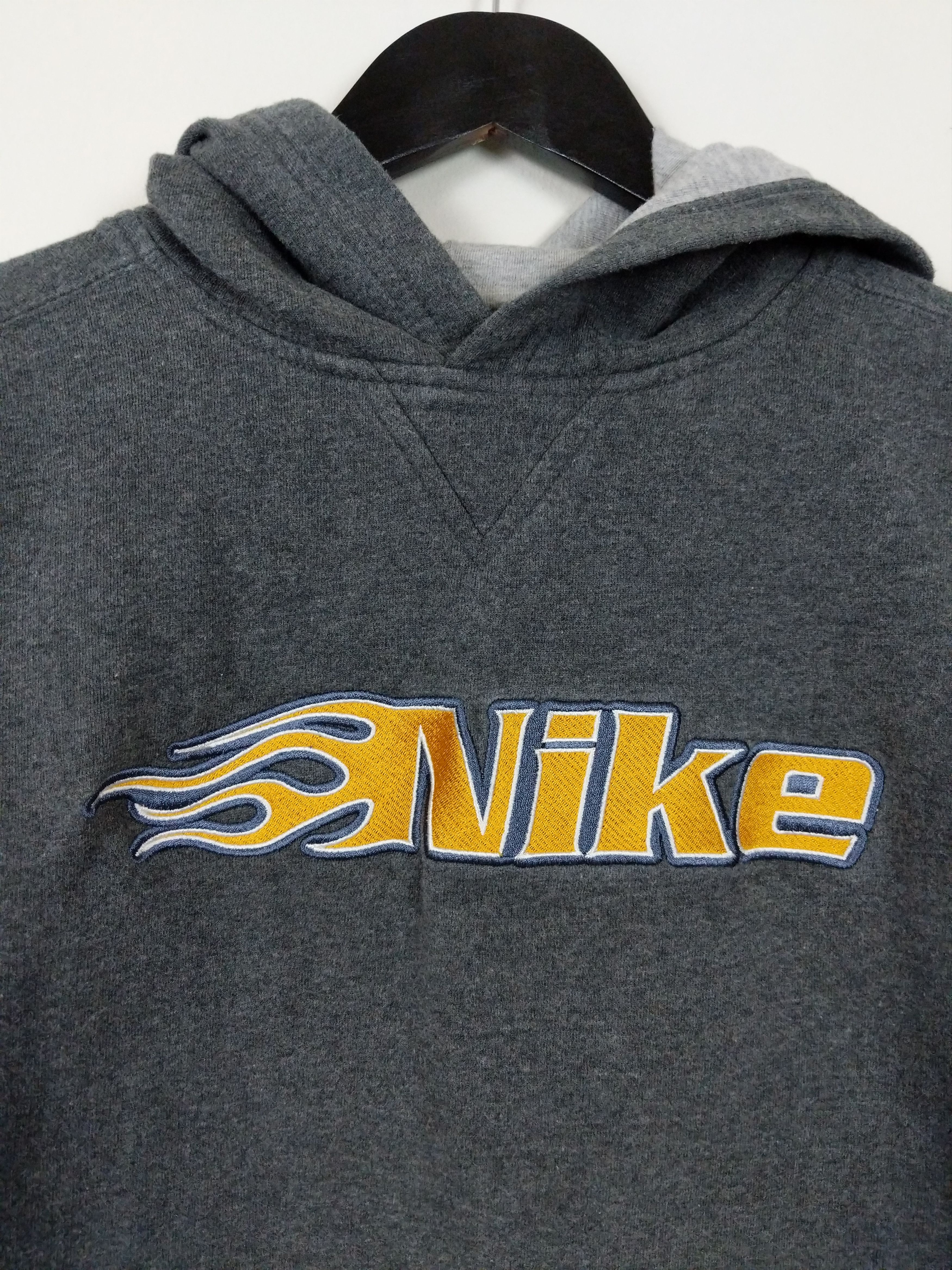 Nike Vintage Y2K Nike Embroidered Flames Sleeve Logo Hoodie Size US S / EU 44-46 / 1 - 4 Thumbnail