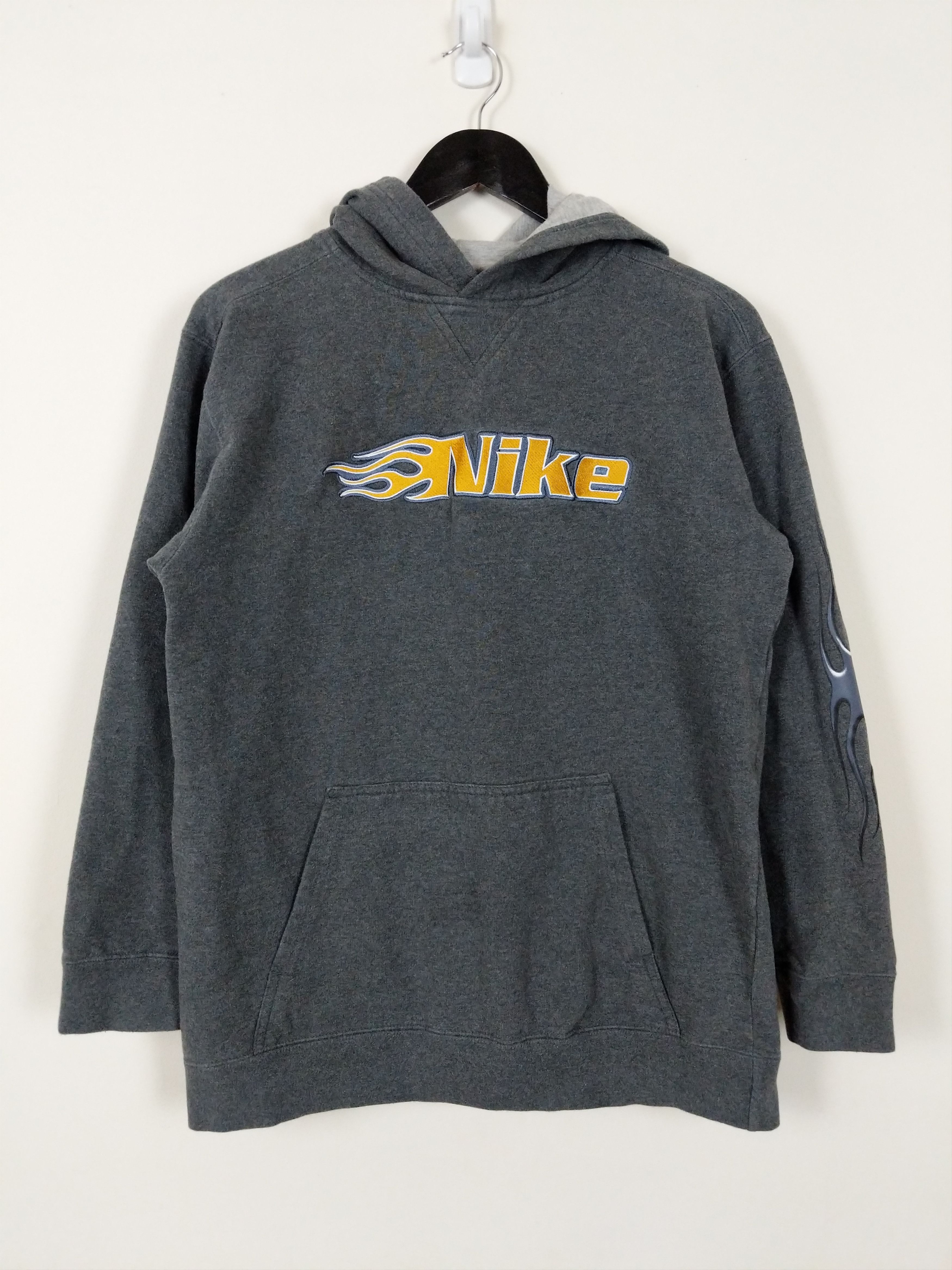 Nike Vintage Y2K Nike Embroidered Flames Sleeve Logo Hoodie Size US S / EU 44-46 / 1 - 1 Thumbnail