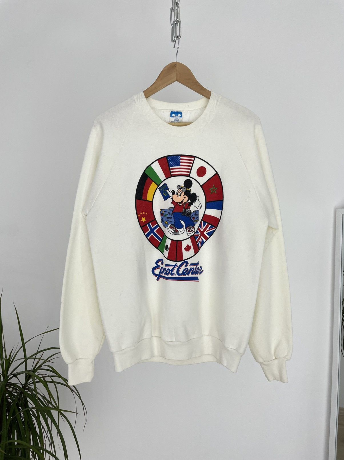 image of 1980S Vintage Disney International Sweatshirt Crewneck in White, Men's (Size Large)