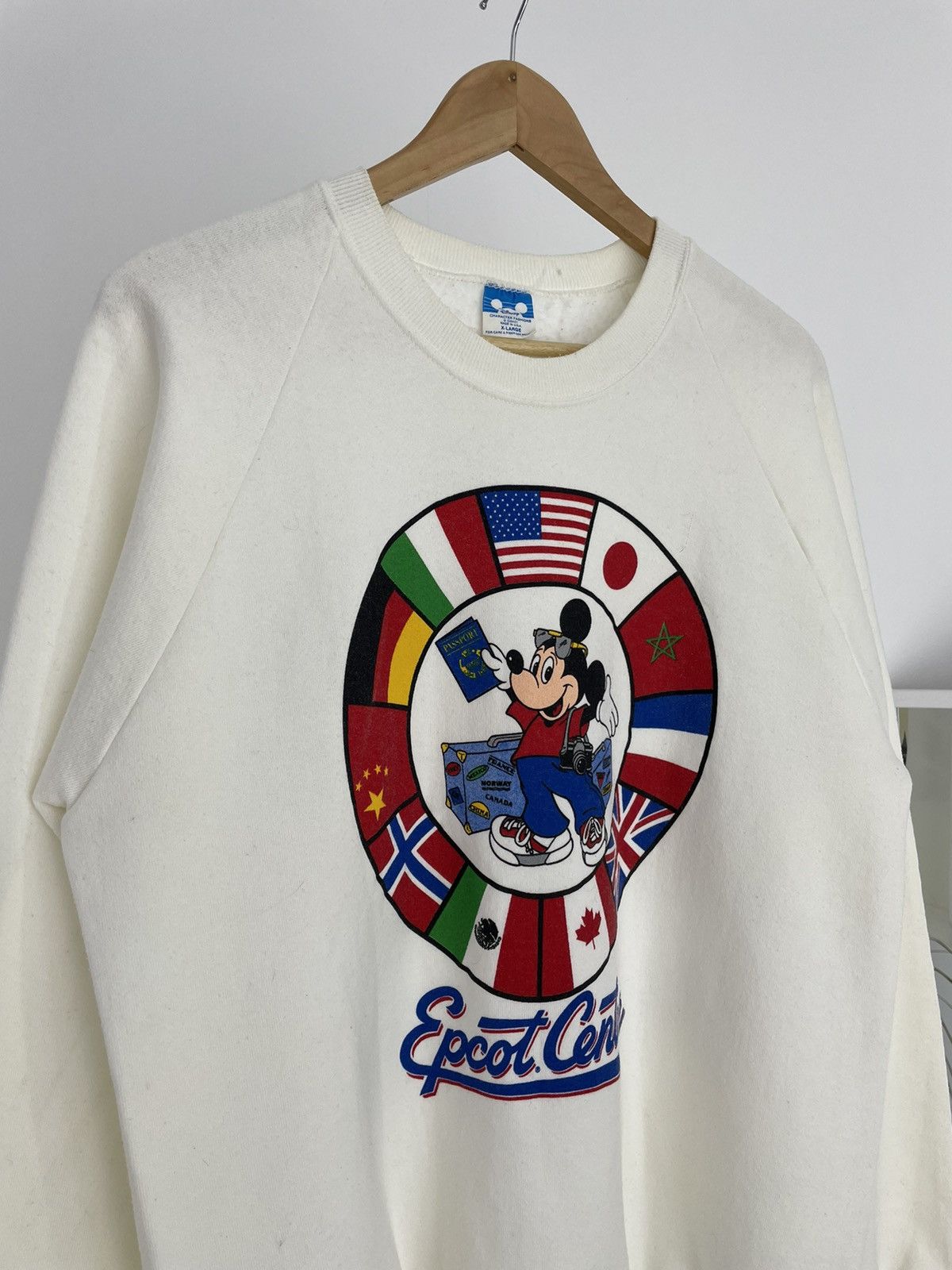 Disney 1980s Vintage Disney International Sweatshirt Crewneck Rare Size US L / EU 52-54 / 3 - 3 Thumbnail