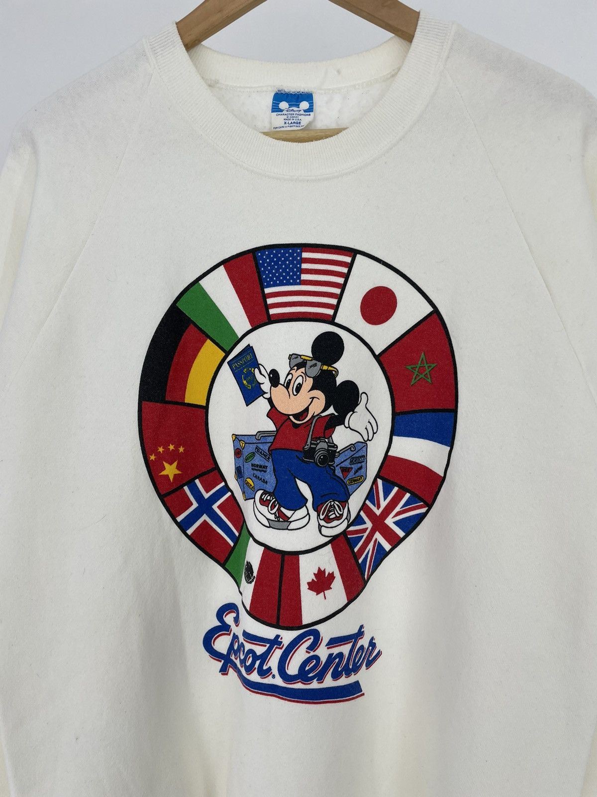 Disney 1980s Vintage Disney International Sweatshirt Crewneck Rare Size US L / EU 52-54 / 3 - 4 Thumbnail