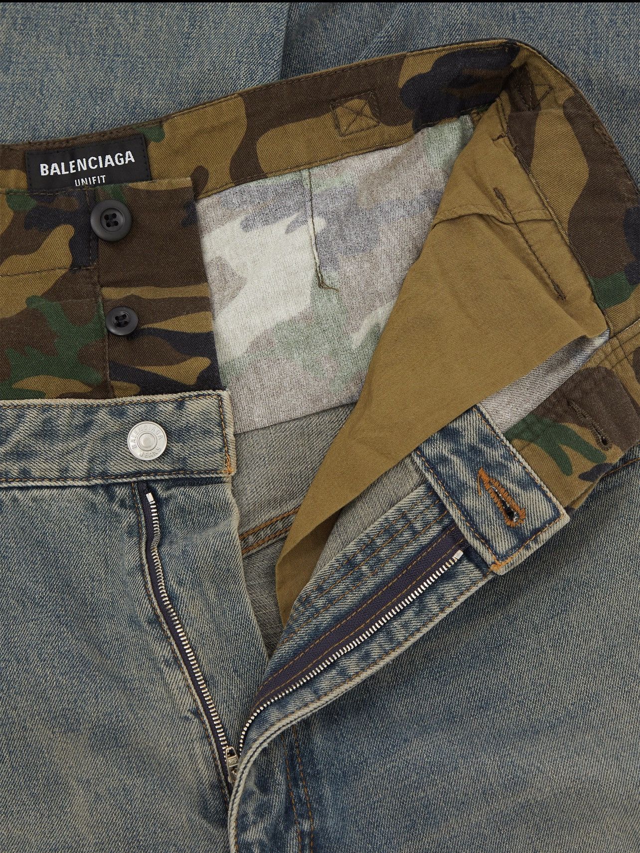 *RUNWAY* AW21 BALENCIAGA. Layered camouflage-panel jeans