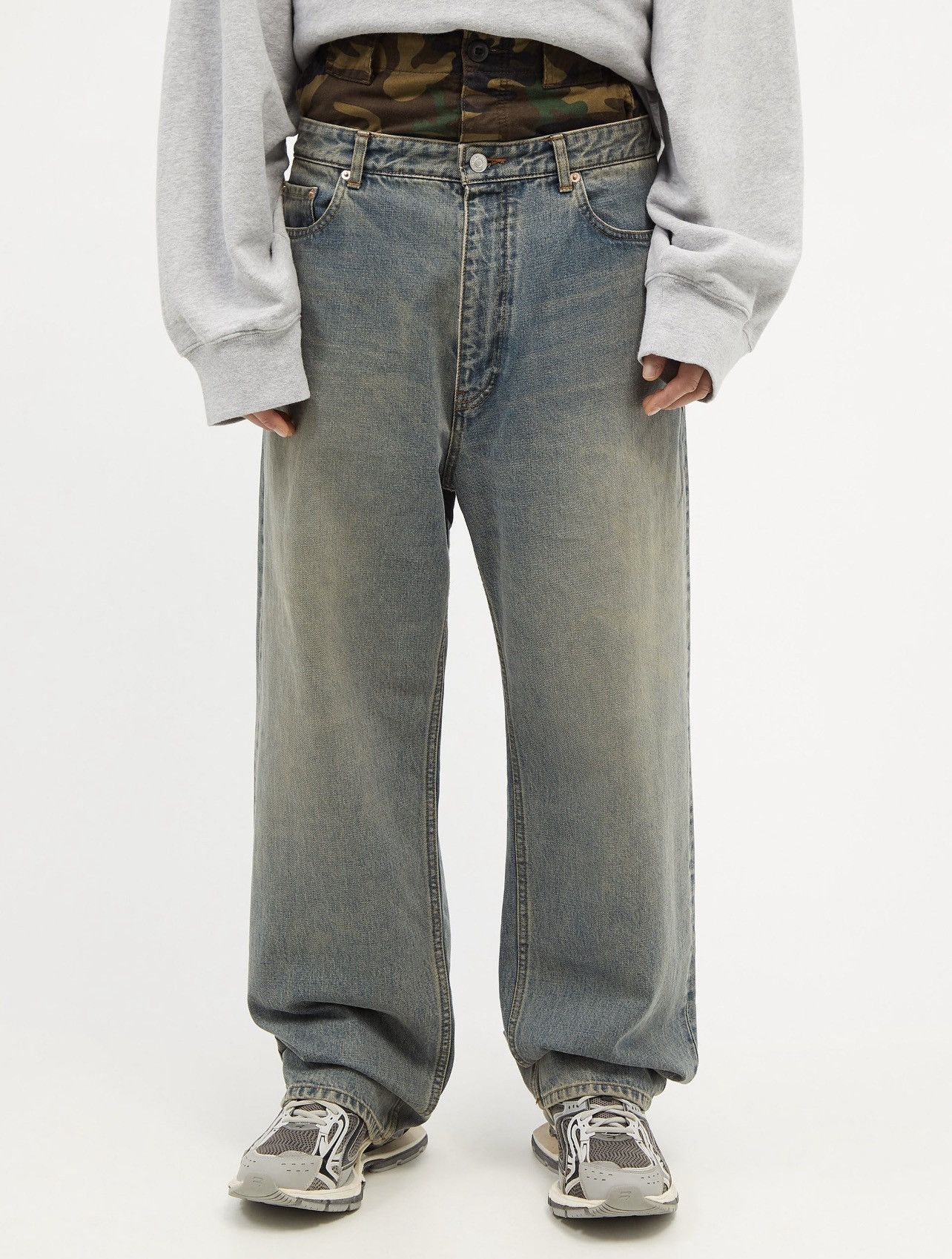 *RUNWAY* AW21 BALENCIAGA. Layered camouflage-panel jeans