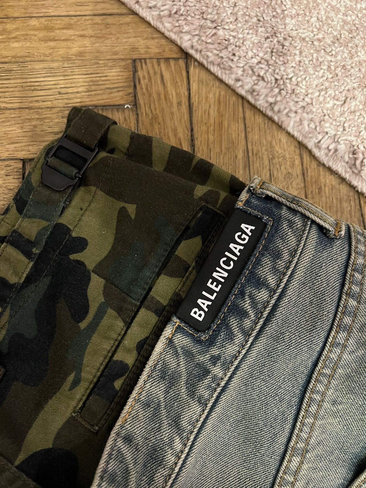 *RUNWAY* AW21 BALENCIAGA. Layered camouflage-panel jeans