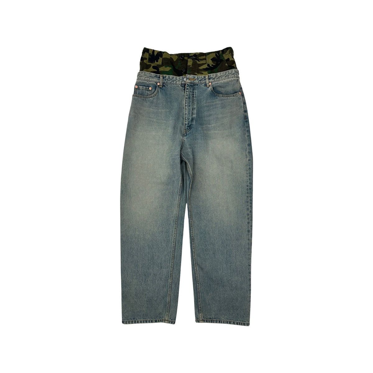 *RUNWAY* AW21 BALENCIAGA. Layered camouflage-panel jeans