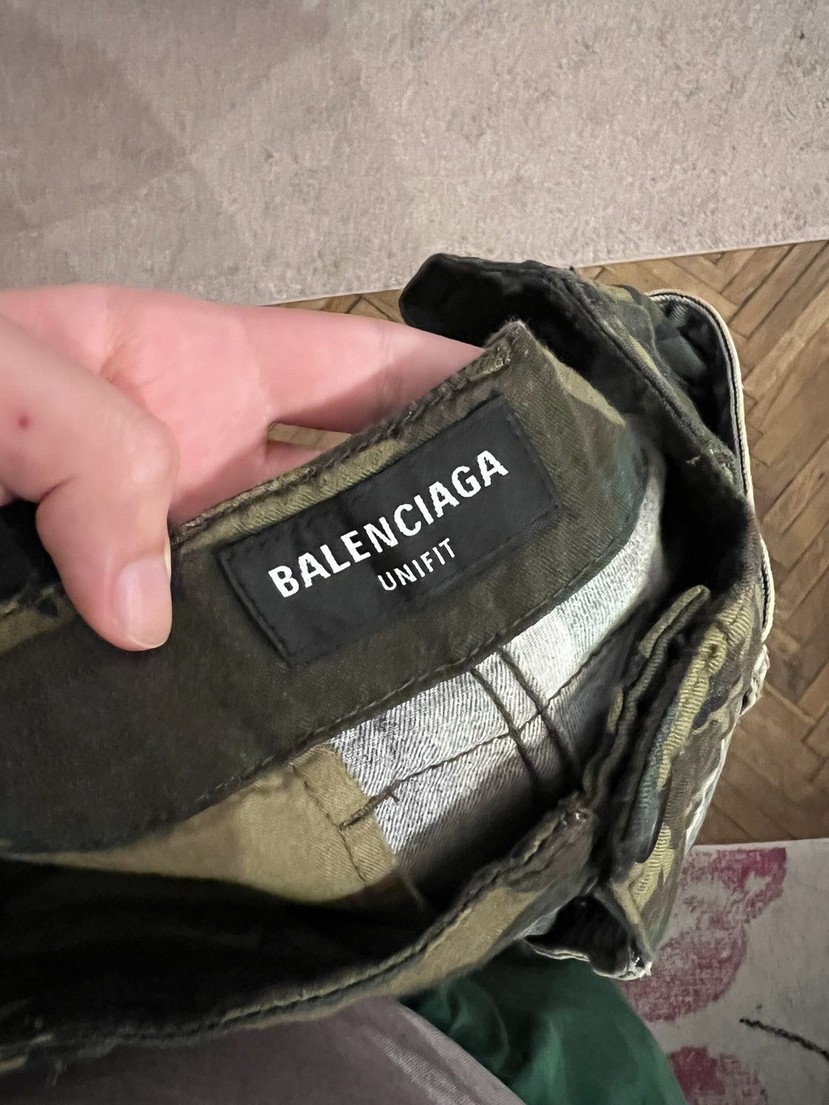*RUNWAY* AW21 BALENCIAGA. Layered camouflage-panel jeans