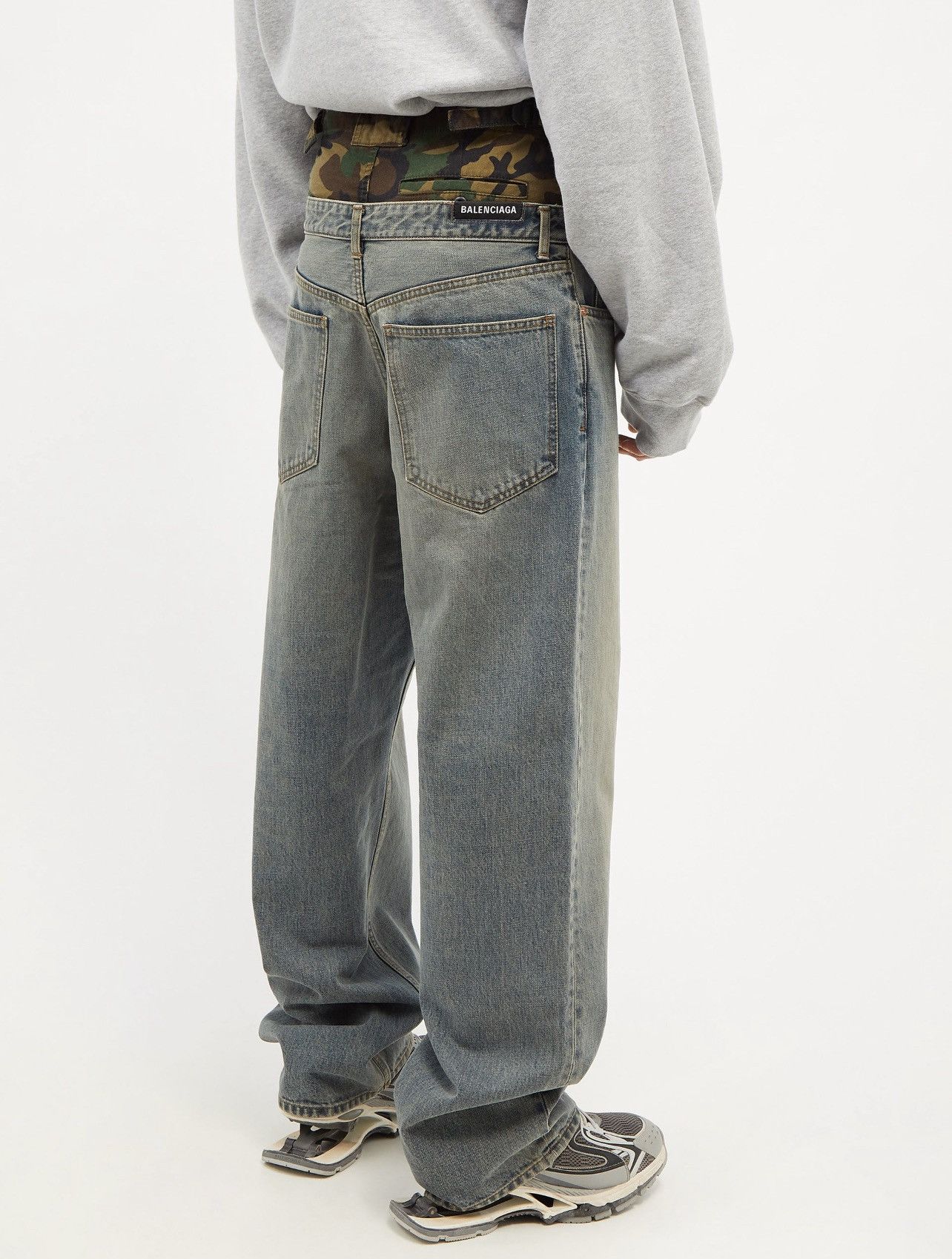 *RUNWAY* AW21 BALENCIAGA. Layered camouflage-panel jeans