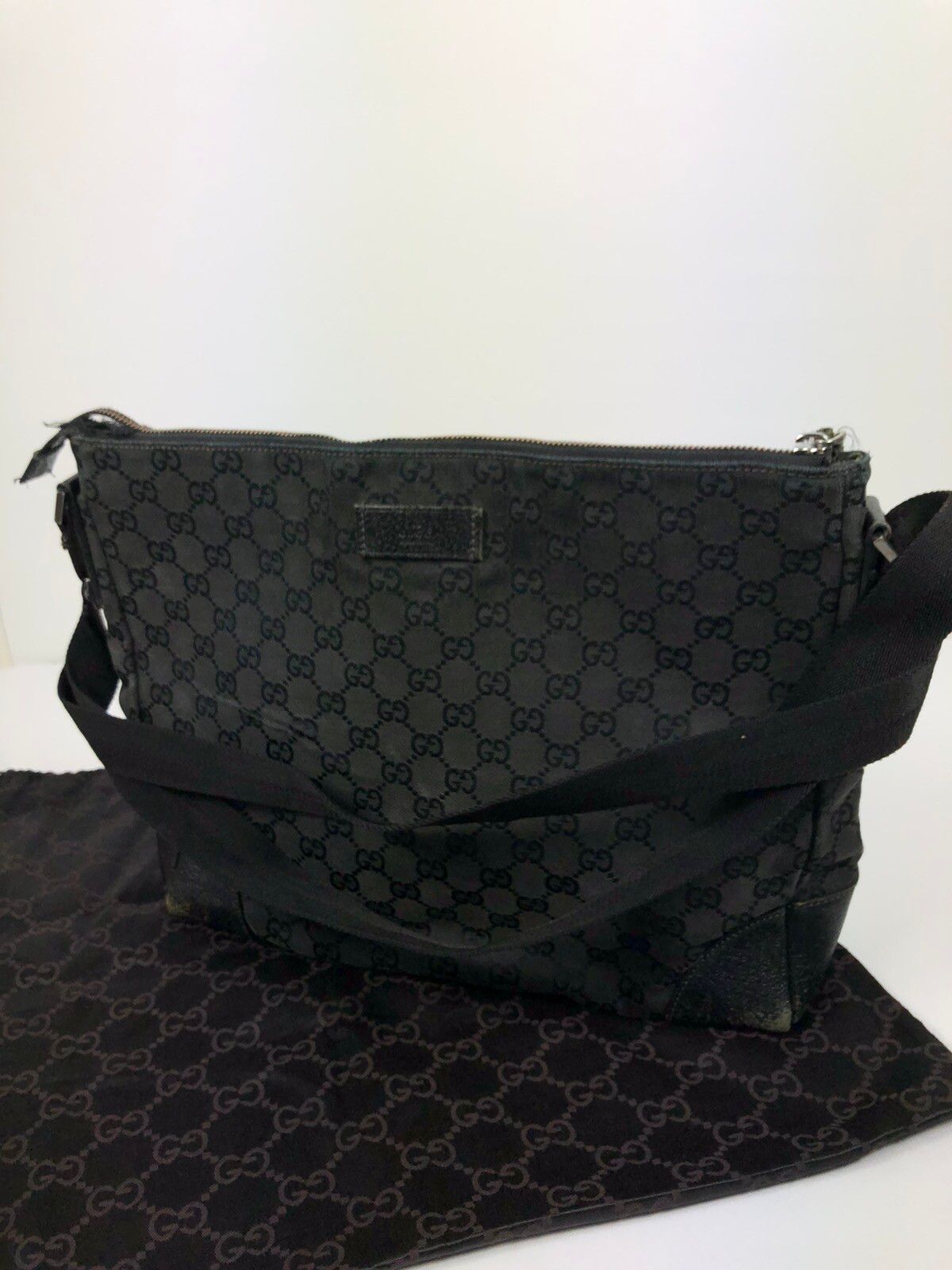 Pre-owned Gucci Gg Canvas Monogram Shoulder Bag In Black