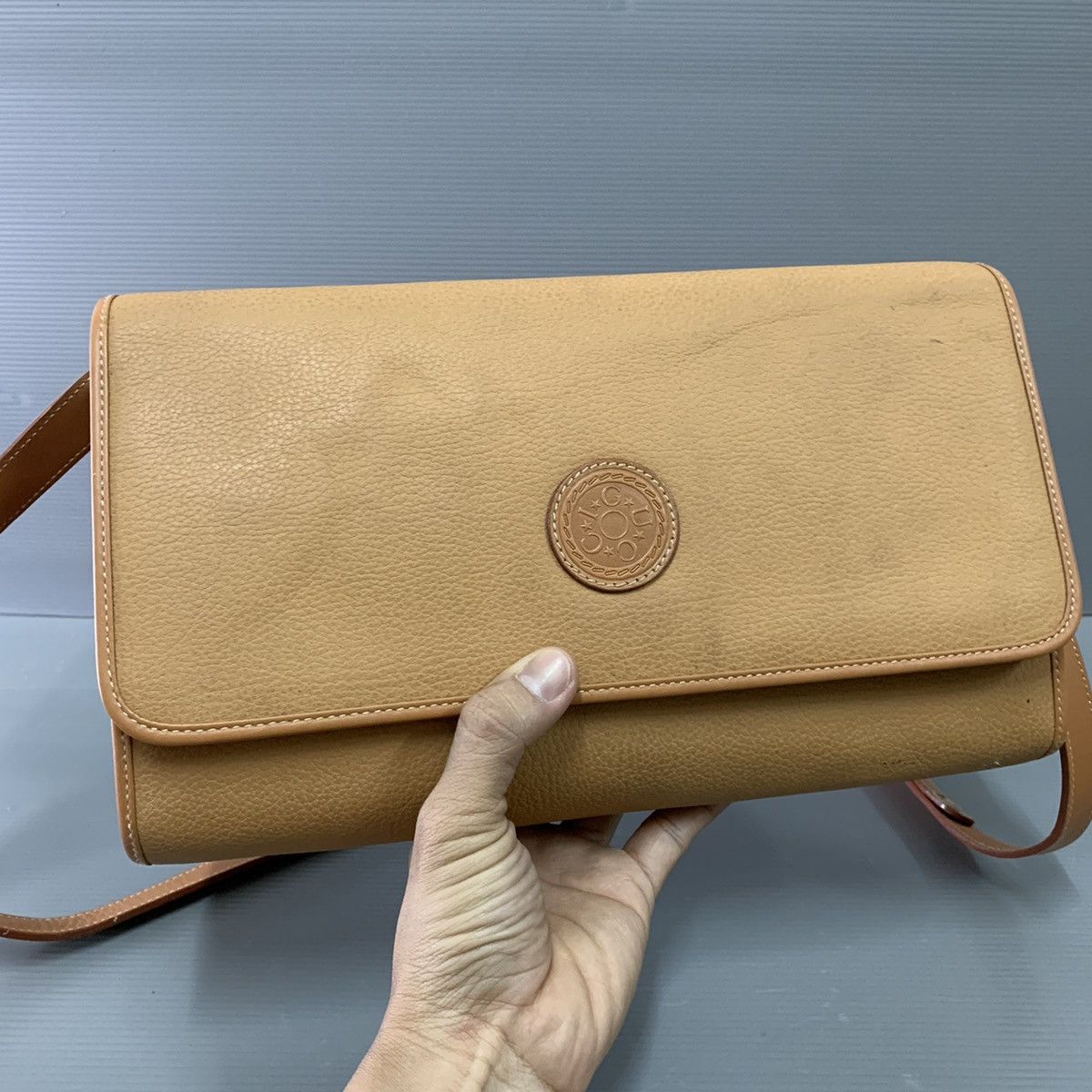 Gucci Authentic Gucci Leather Slingbag/Clucth bag Size ONE SIZE - 9 Thumbnail