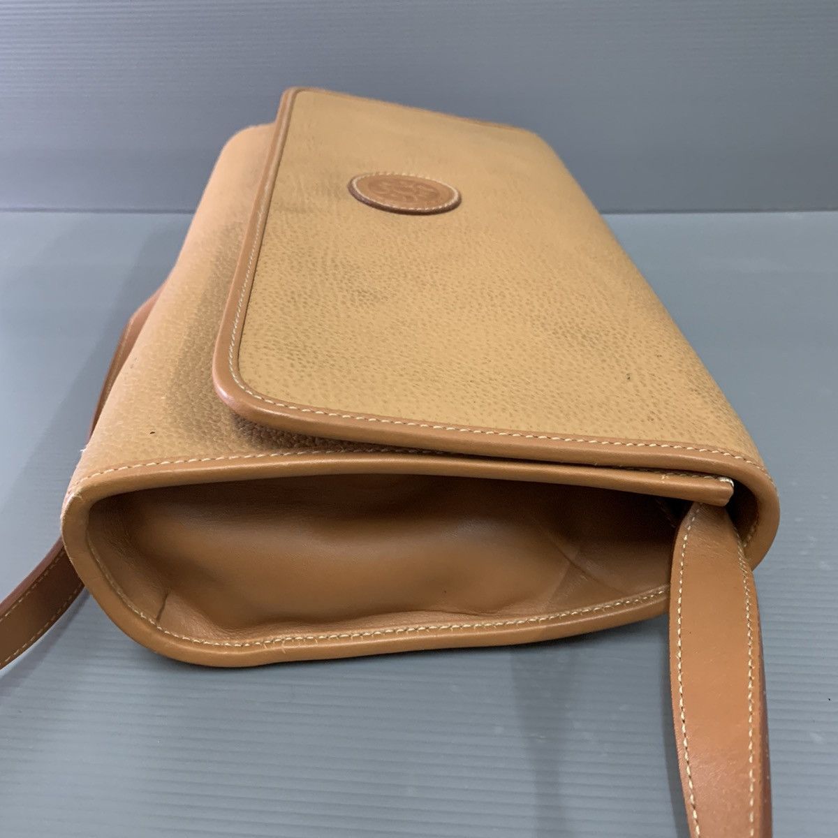 Gucci Authentic Gucci Leather Slingbag/Clucth bag Size ONE SIZE - 6 Thumbnail